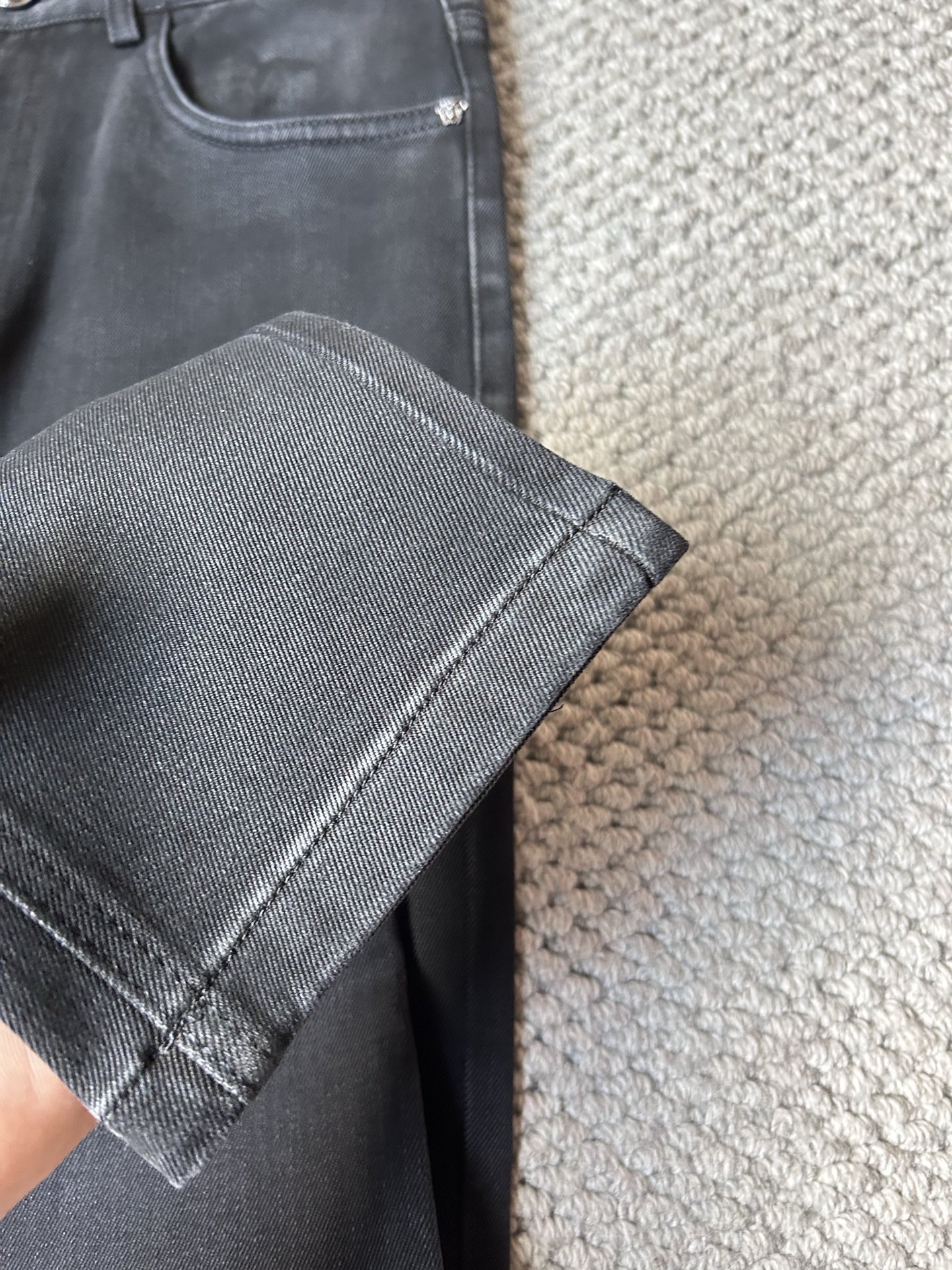 范思*秋冬🔥🔥ss秋冬新品，官网同步有售，男士高端休闲牛仔裤，高端进口面料，带弹力，，五搭配，即经典又时