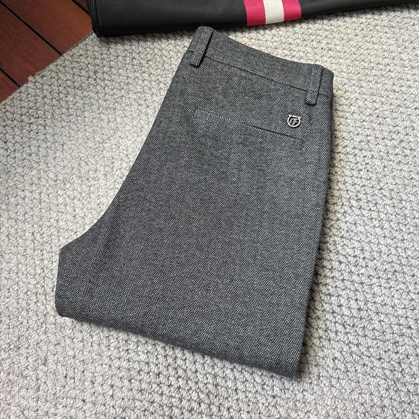 芬迪*秋冬🔥🔥ss秋冬新品，官网同步有售，男士高端休闲牛仔裤，高端进口面料，带弹力，，五搭配，即经典又时