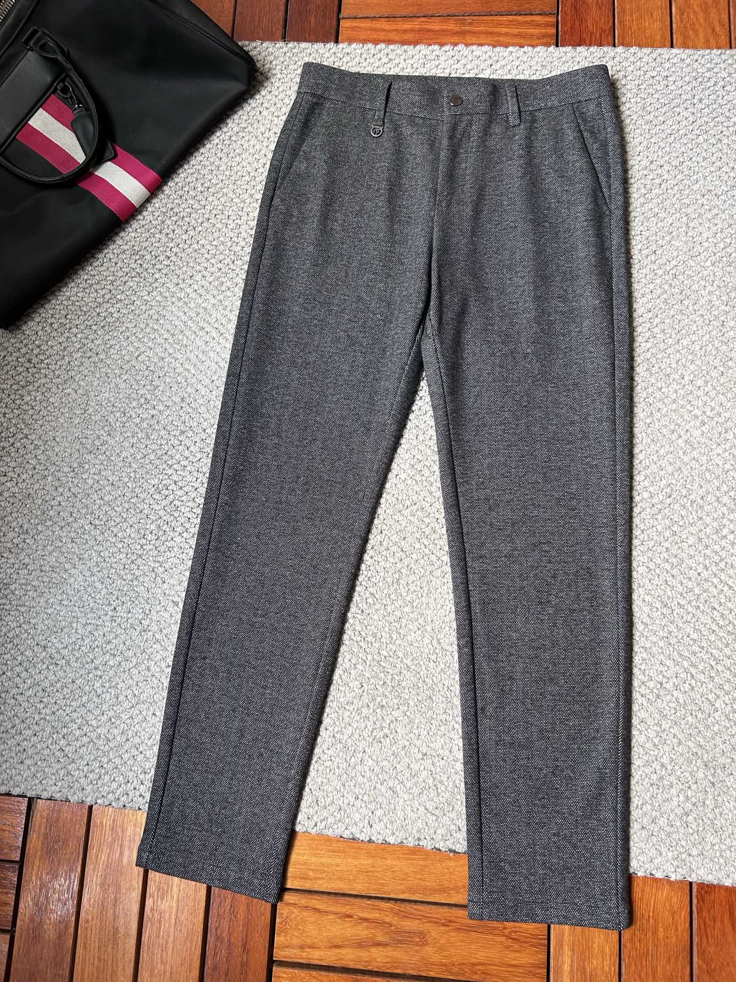 芬迪*秋冬🔥🔥ss秋冬新品，官网同步有售，男士高端休闲牛仔裤，高端进口面料，带弹力，，五搭配，即经典又时