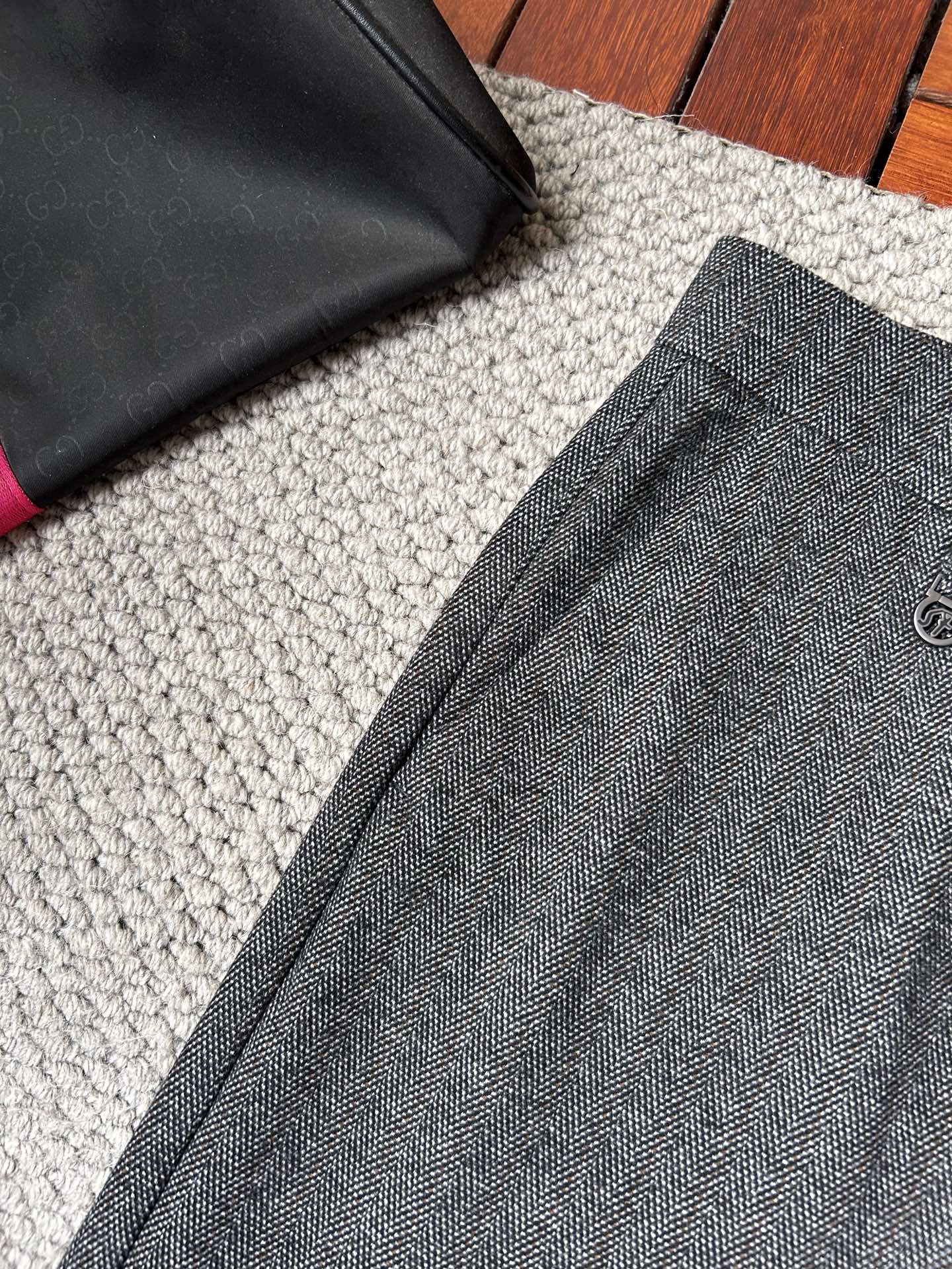 芬迪*秋冬🔥🔥ss秋冬新品，官网同步有售，男士高端休闲牛仔裤，高端进口面料，带弹力，，五搭配，即经典又时