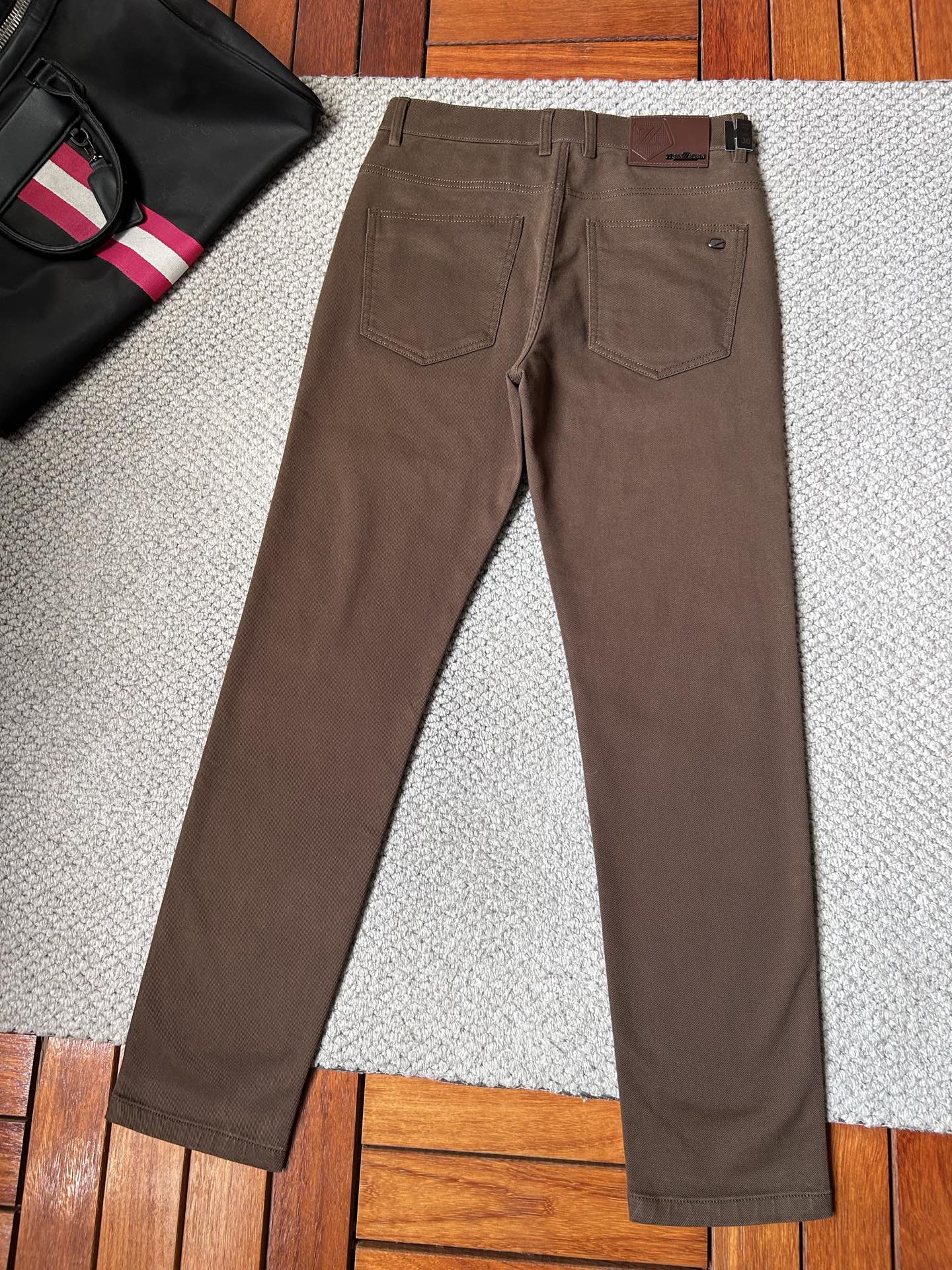 杰尼*秋冬🔥🔥ss秋冬新品，官网同步有售，男士高端休闲牛仔裤，高端进口面料，带弹力，，五搭配，即经典又时