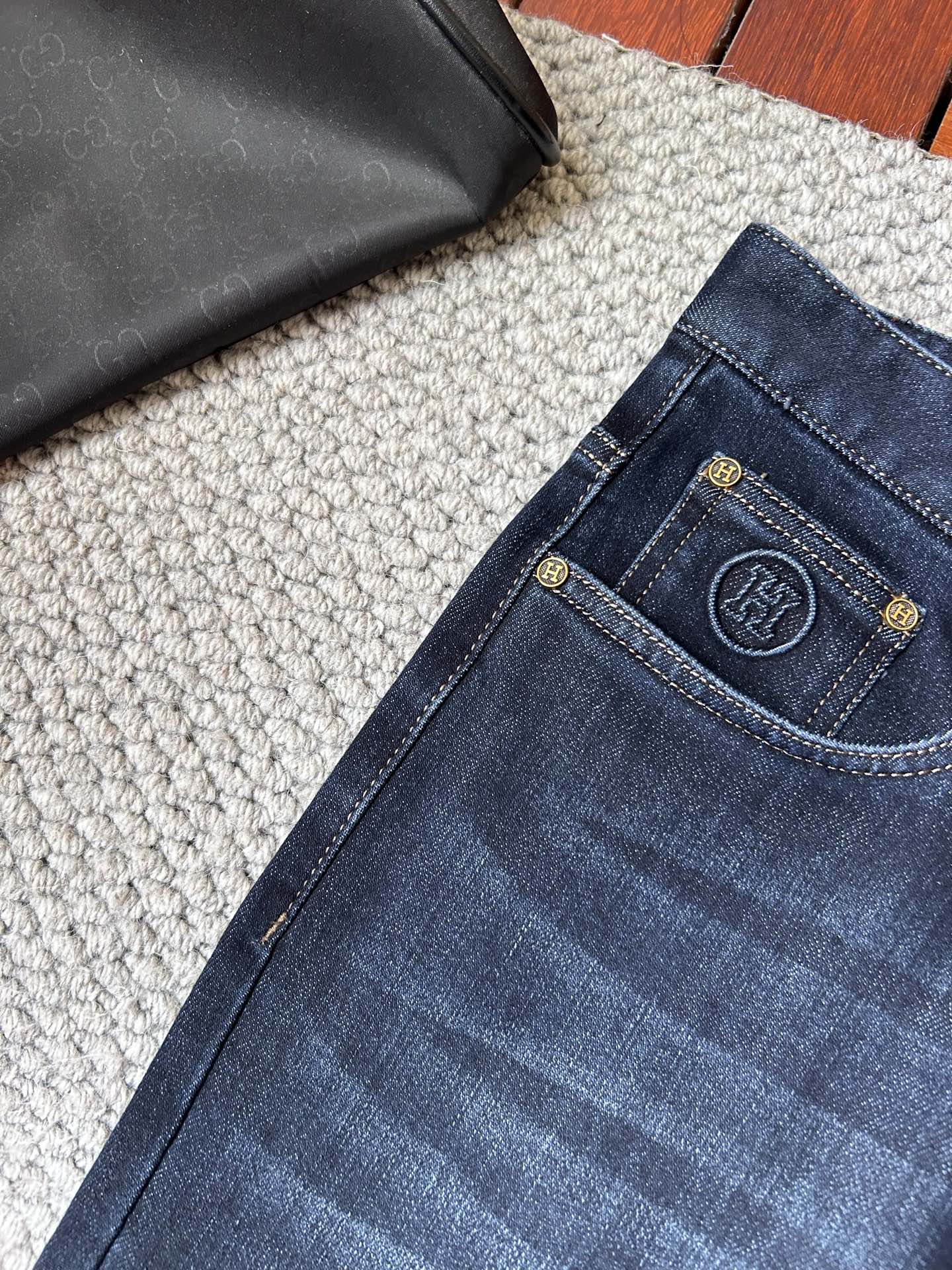 爱马*秋冬🔥🔥ss秋冬新品，官网同步有售，男士高端休闲牛仔裤，高端进口面料，带弹力，，五搭配，即经典又时