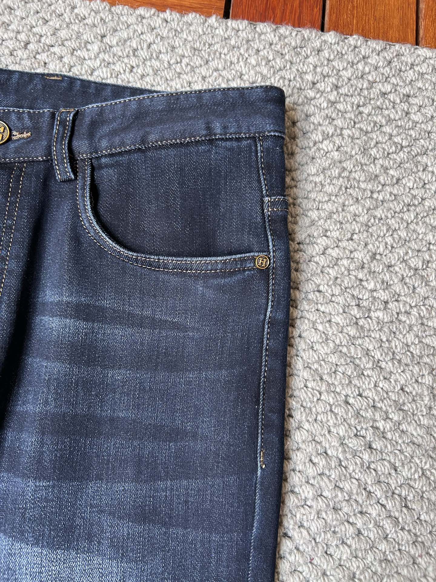 爱马*秋冬🔥🔥ss秋冬新品，官网同步有售，男士高端休闲牛仔裤，高端进口面料，带弹力，，五搭配，即经典又时