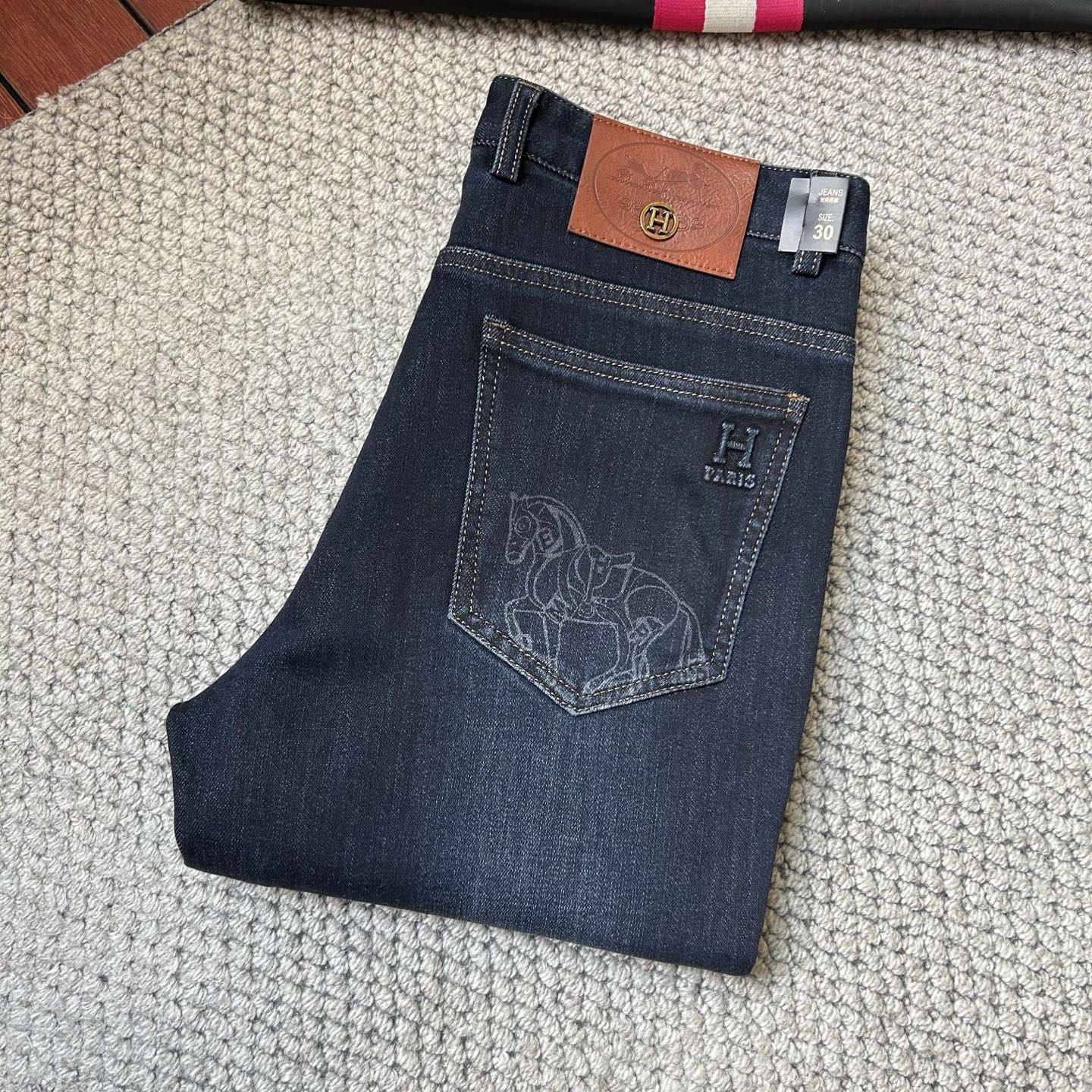 爱马*秋冬🔥🔥ss秋冬新品，官网同步有售，男士高端休闲牛仔裤，高端进口面料，带弹力，，五搭配，即经典又时