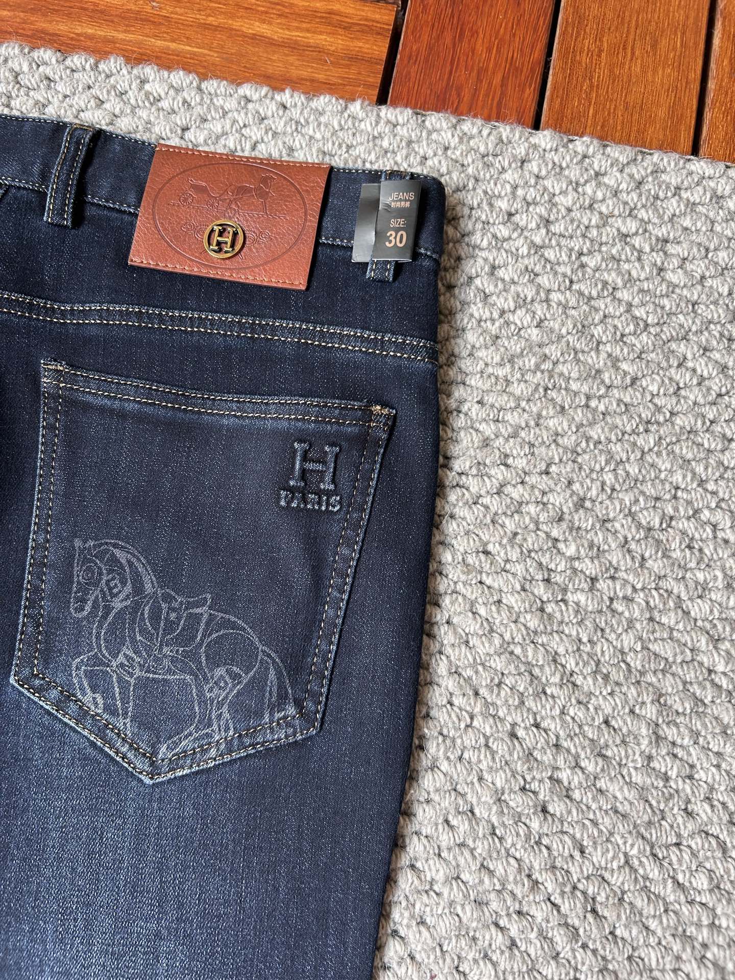 爱马*秋冬🔥🔥ss秋冬新品，官网同步有售，男士高端休闲牛仔裤，高端进口面料，带弹力，，五搭配，即经典又时