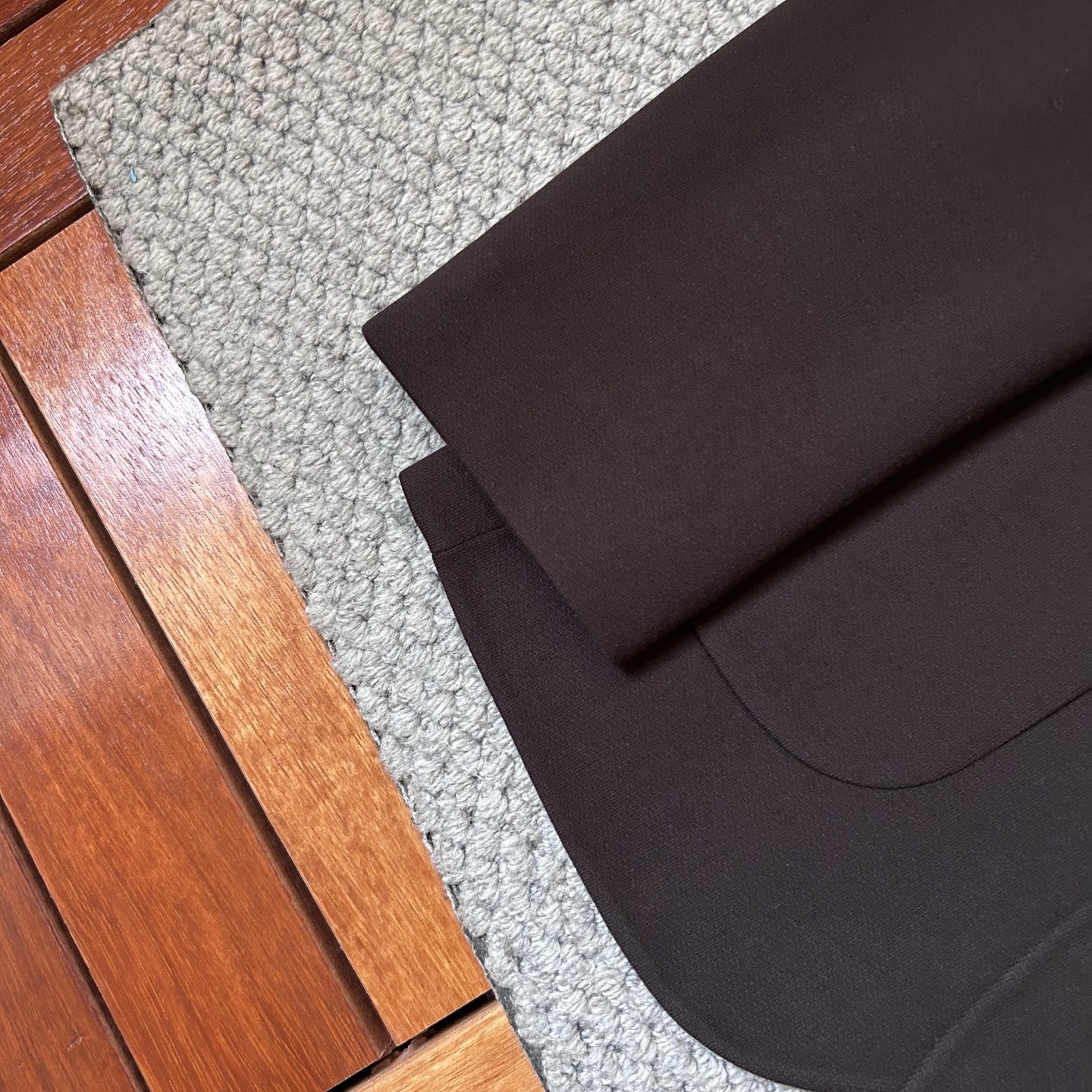 华伦天奴✨、2025新品西装外套，🚀时尚帅气，简约百搭款，定制原版面料，不仅挺括，保持潮流的廓形，又穿着