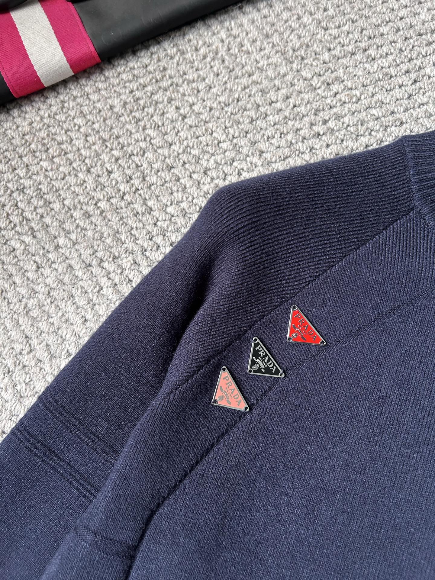 普拉‘’ 2025秋冬男士开衫外套 整衣定制定染含羊毛棉纱线，手感柔软质地亲肤，精细针织，上等品质大厂生