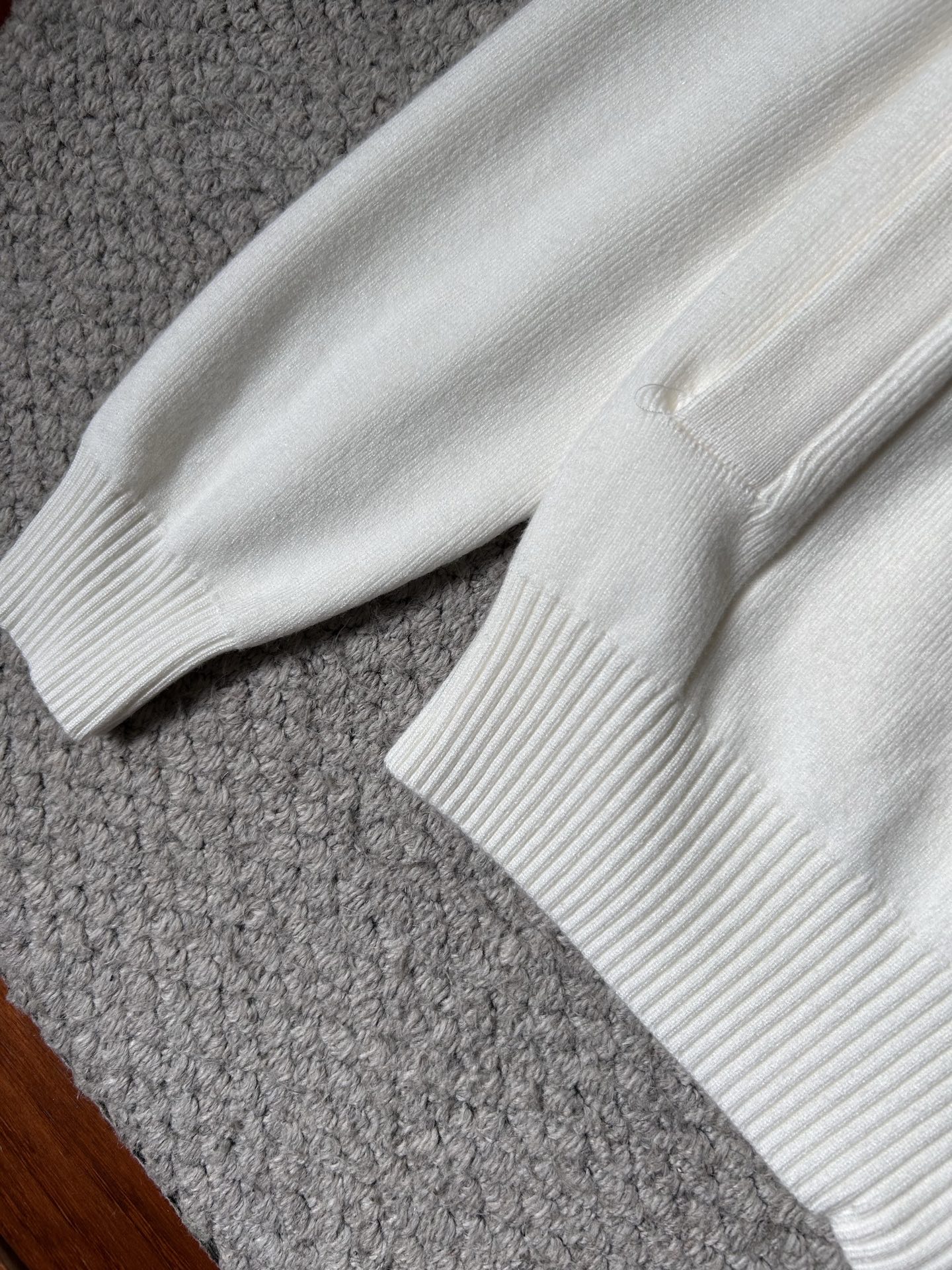 普拉‘’2025秋冬男士开衫外套 整衣定制定染含羊毛棉纱线，手感柔软质地亲肤，精细针织，上等品质大厂生产