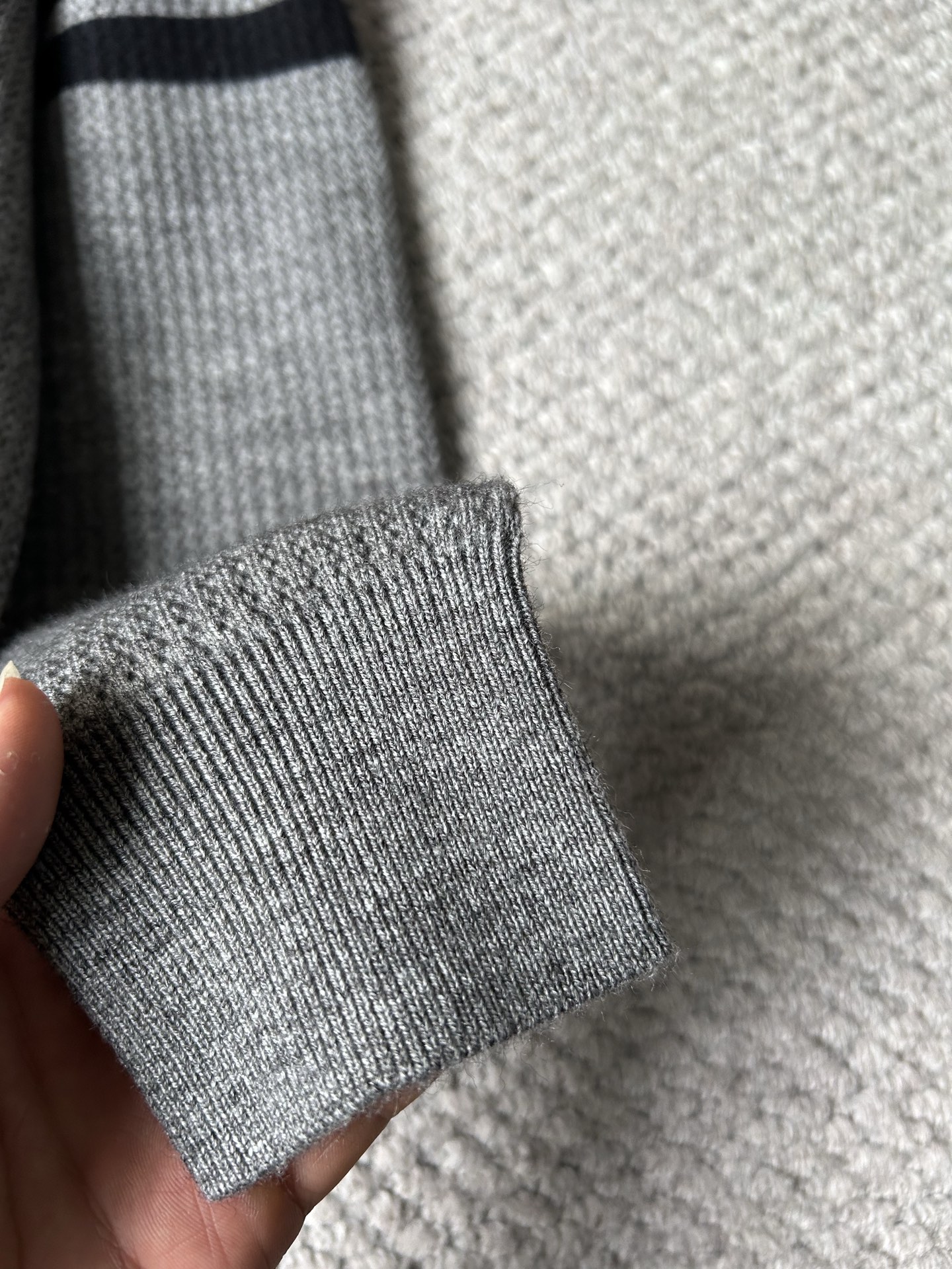 蒙‘’2025秋冬男士开衫外套 整衣定制定染含羊毛棉纱线，手感柔软质地亲肤，精细针织，上等品质大厂生产，