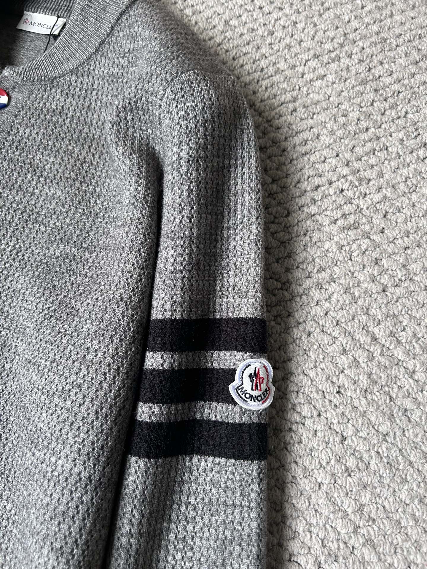 蒙‘’2025秋冬男士开衫外套 整衣定制定染含羊毛棉纱线，手感柔软质地亲肤，精细针织，上等品质大厂生产，