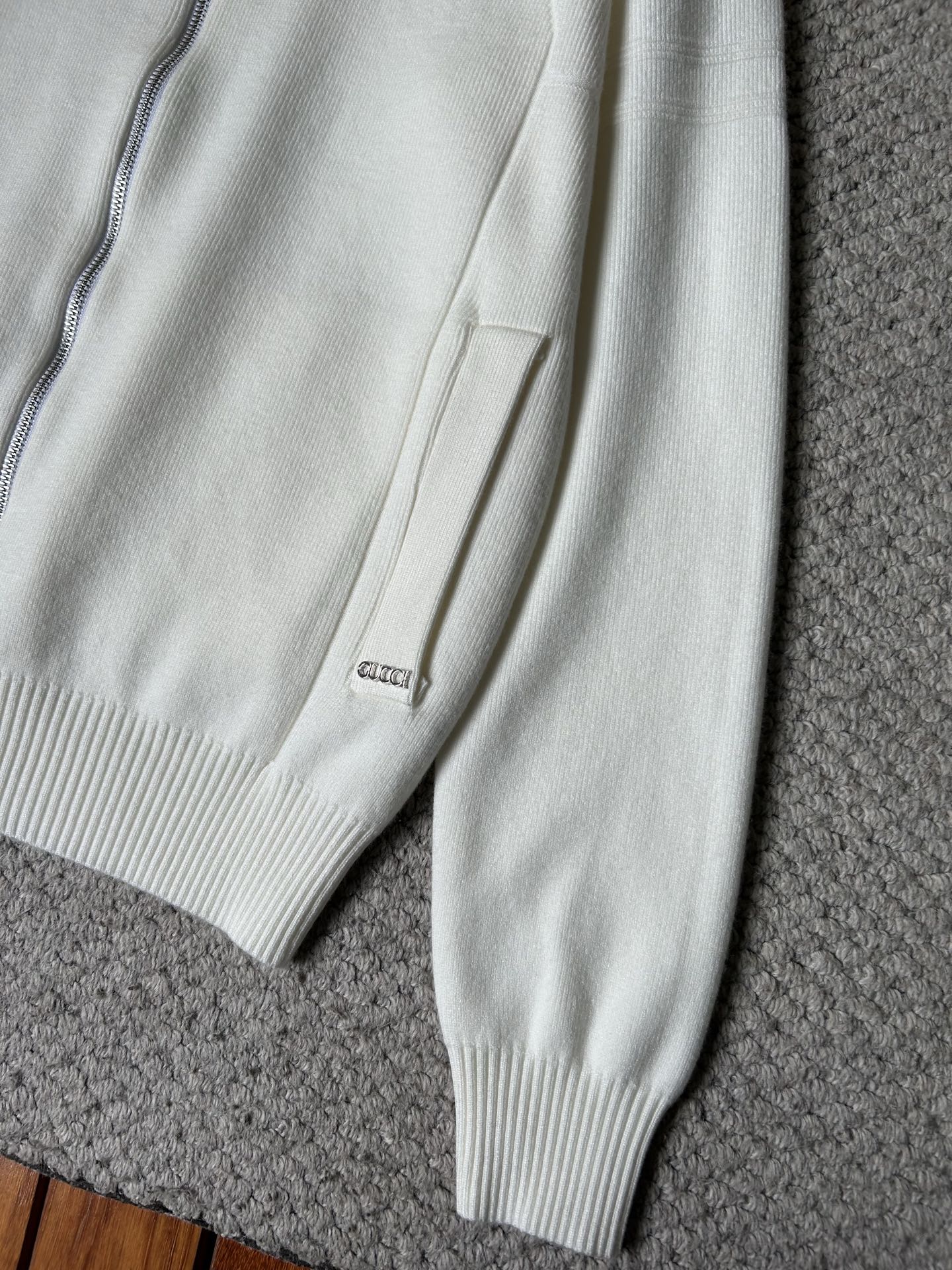 古‘’2025秋冬男士开衫外套 整衣定制定染含羊毛棉纱线，手感柔软质地亲肤，精细针织，上等品质大厂生产，