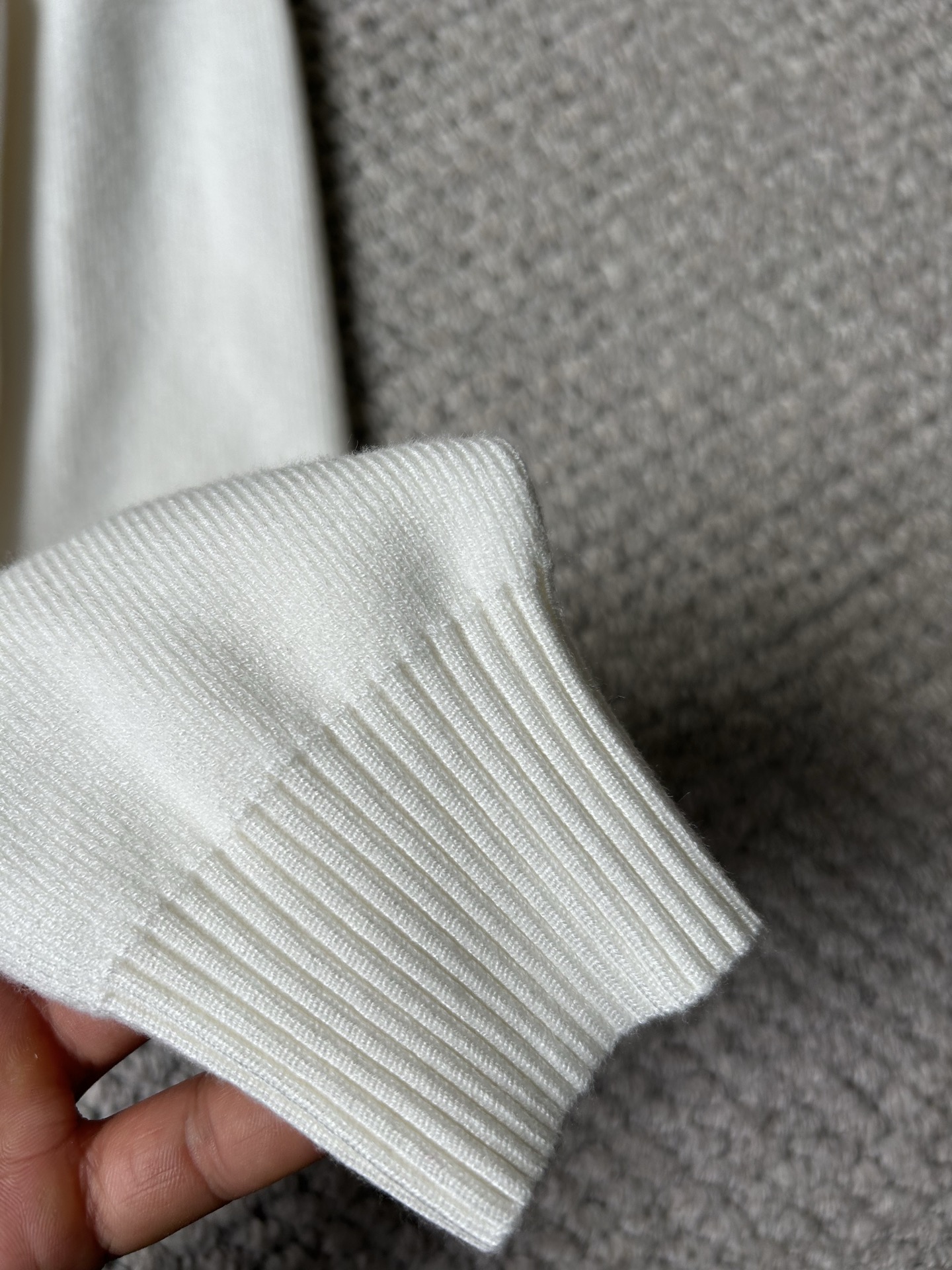 古‘’2025秋冬男士开衫外套 整衣定制定染含羊毛棉纱线，手感柔软质地亲肤，精细针织，上等品质大厂生产，