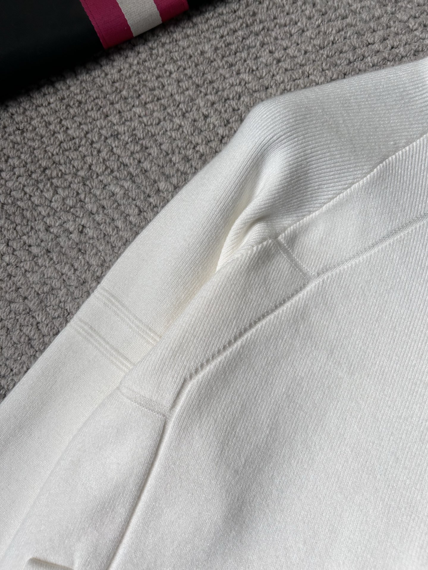 古‘’2025秋冬男士开衫外套 整衣定制定染含羊毛棉纱线，手感柔软质地亲肤，精细针织，上等品质大厂生产，