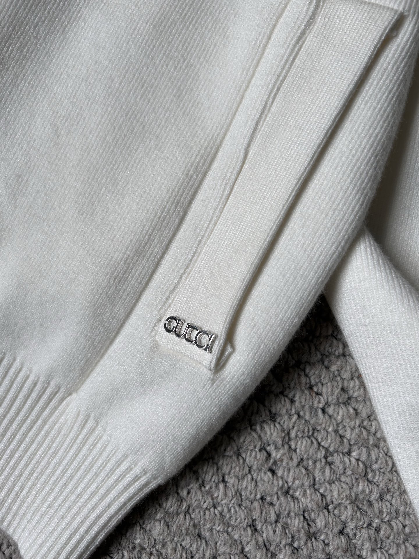 古‘’2025秋冬男士开衫外套 整衣定制定染含羊毛棉纱线，手感柔软质地亲肤，精细针织，上等品质大厂生产，