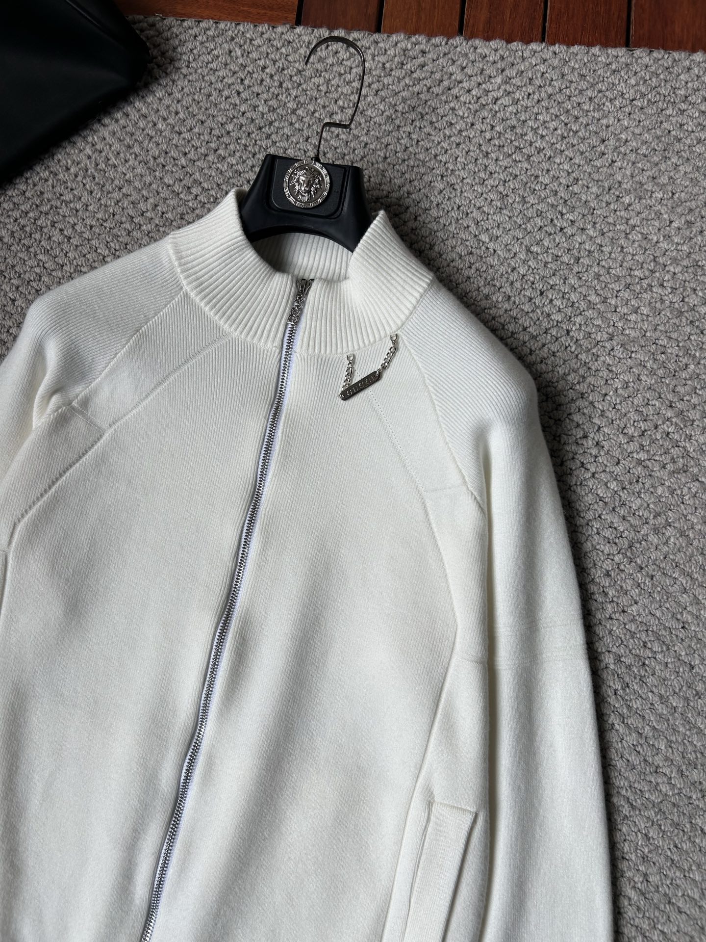 古‘’2025秋冬男士开衫外套 整衣定制定染含羊毛棉纱线，手感柔软质地亲肤，精细针织，上等品质大厂生产，