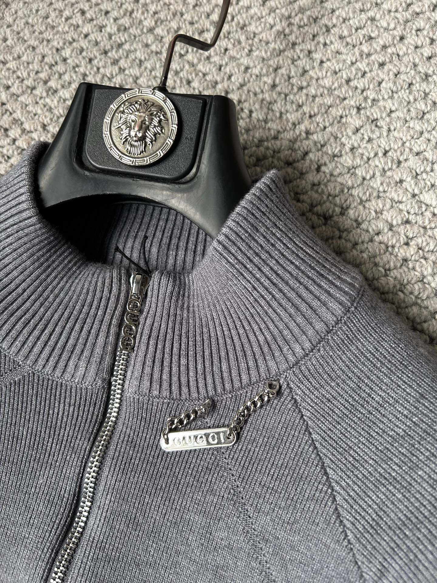 古‘’2025秋冬男士开衫外套 整衣定制定染含羊毛棉纱线，手感柔软质地亲肤，精细针织，上等品质大厂生产，