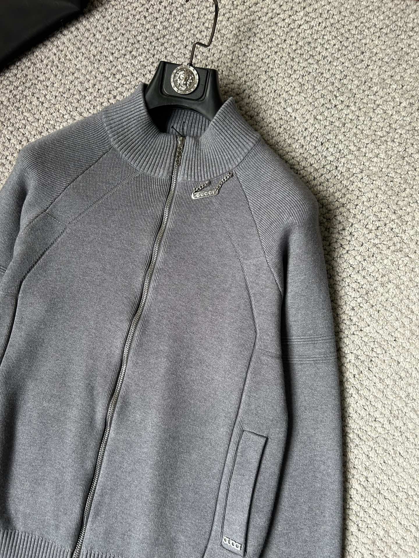 古‘’2025秋冬男士开衫外套 整衣定制定染含羊毛棉纱线，手感柔软质地亲肤，精细针织，上等品质大厂生产，