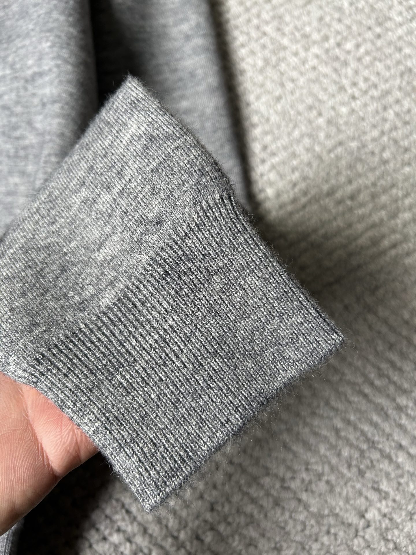 古‘’2025秋冬男士开衫外套 整衣定制定染含羊毛棉纱线，手感柔软质地亲肤，精细针织，上等品质大厂生产，