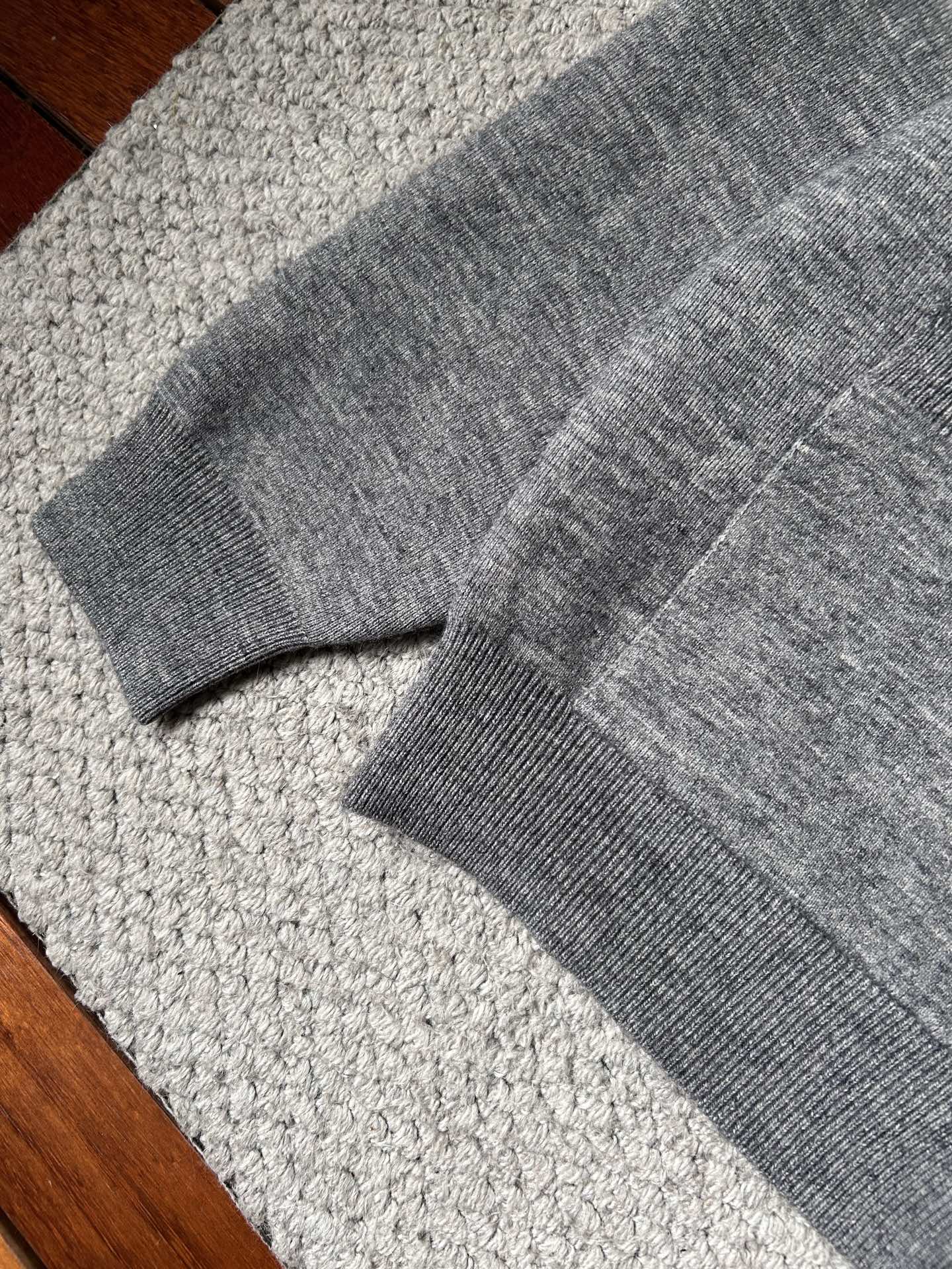 古‘’2025秋冬男士开衫外套 整衣定制定染含羊毛棉纱线，手感柔软质地亲肤，精细针织，上等品质大厂生产，