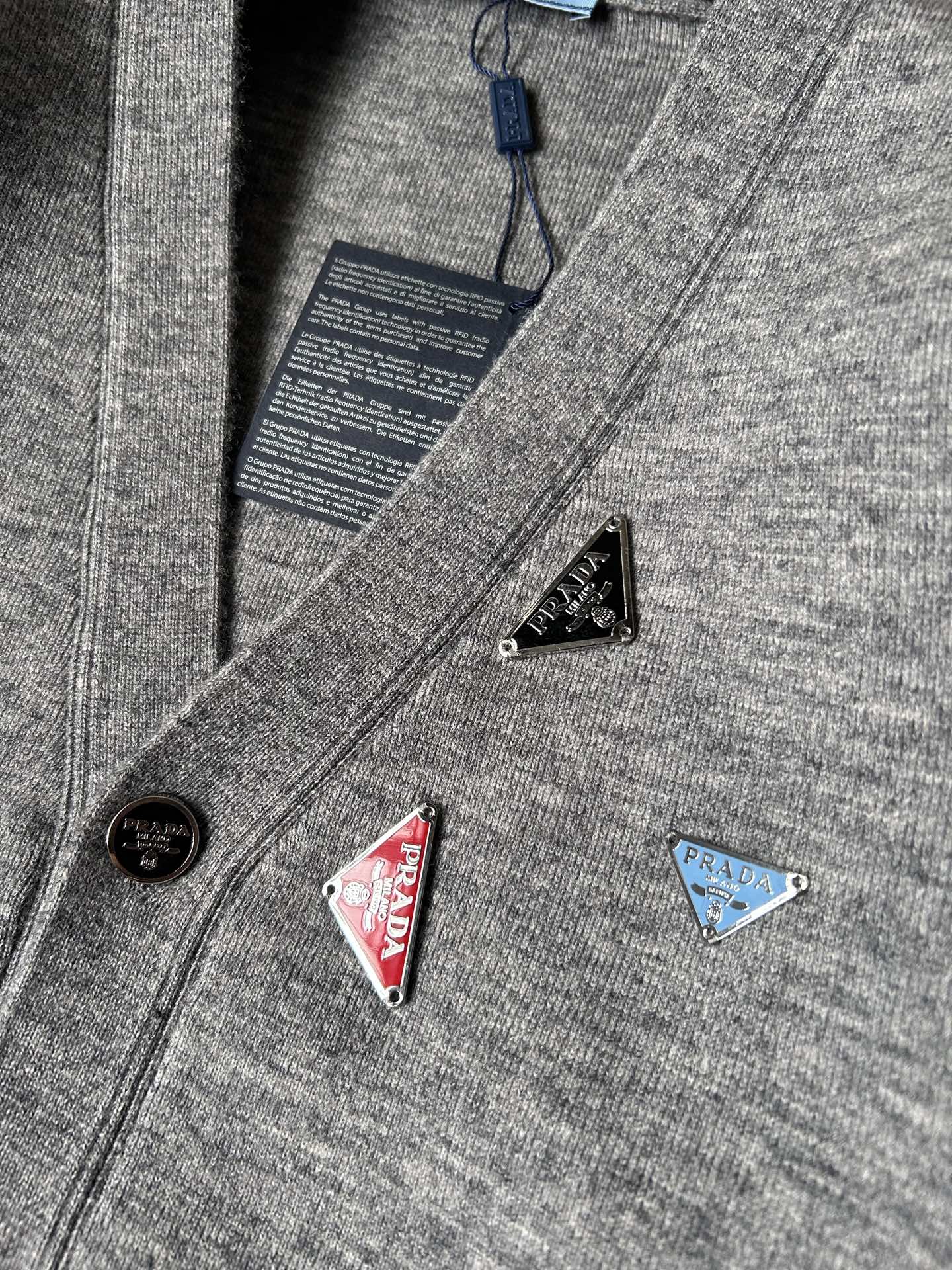 古‘’2025秋冬男士开衫外套 整衣定制定染含羊毛棉纱线，手感柔软质地亲肤，精细针织，上等品质大厂生产，