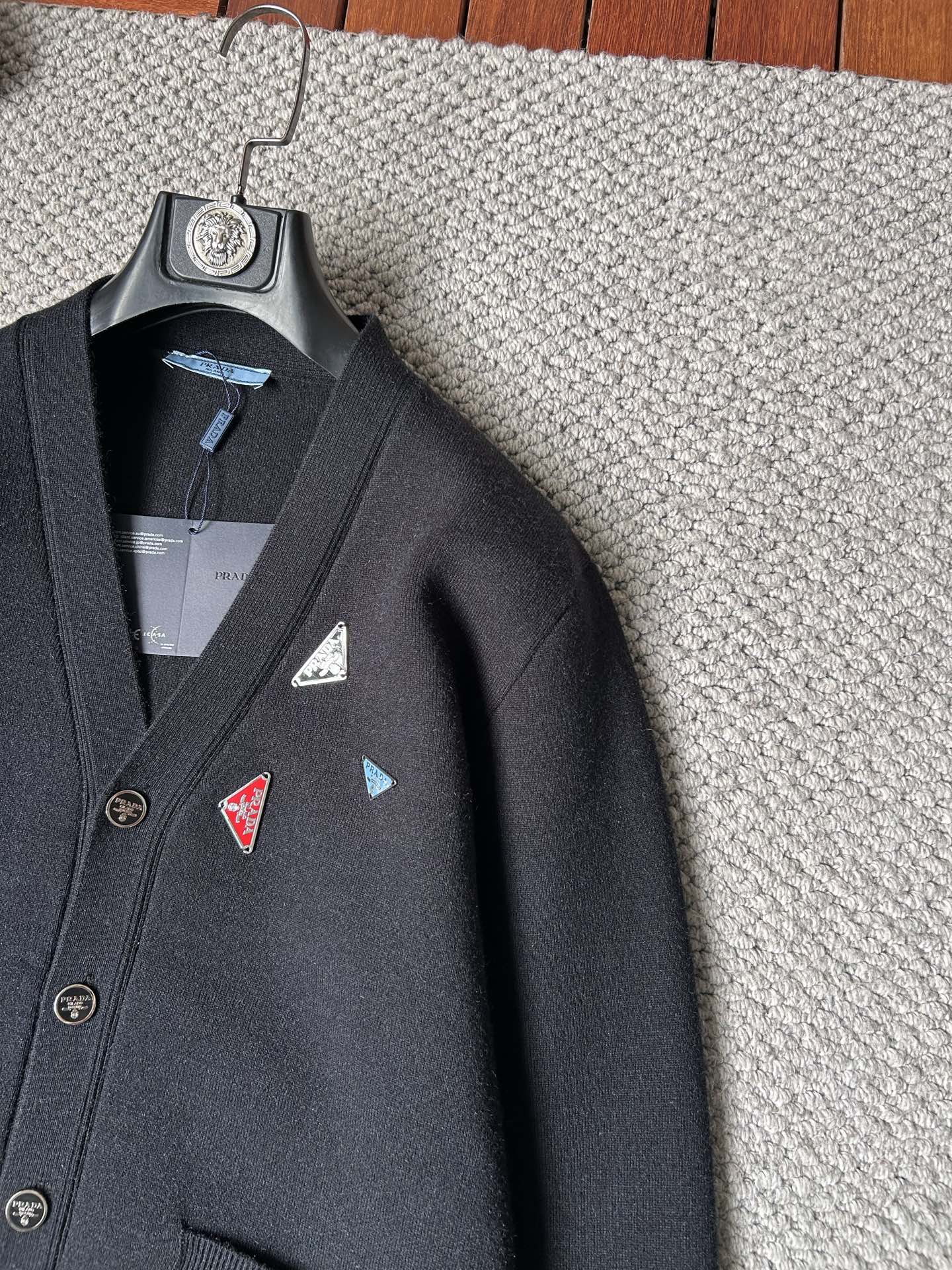 古‘’2025秋冬男士开衫外套 整衣定制定染含羊毛棉纱线，手感柔软质地亲肤，精细针织，上等品质大厂生产，