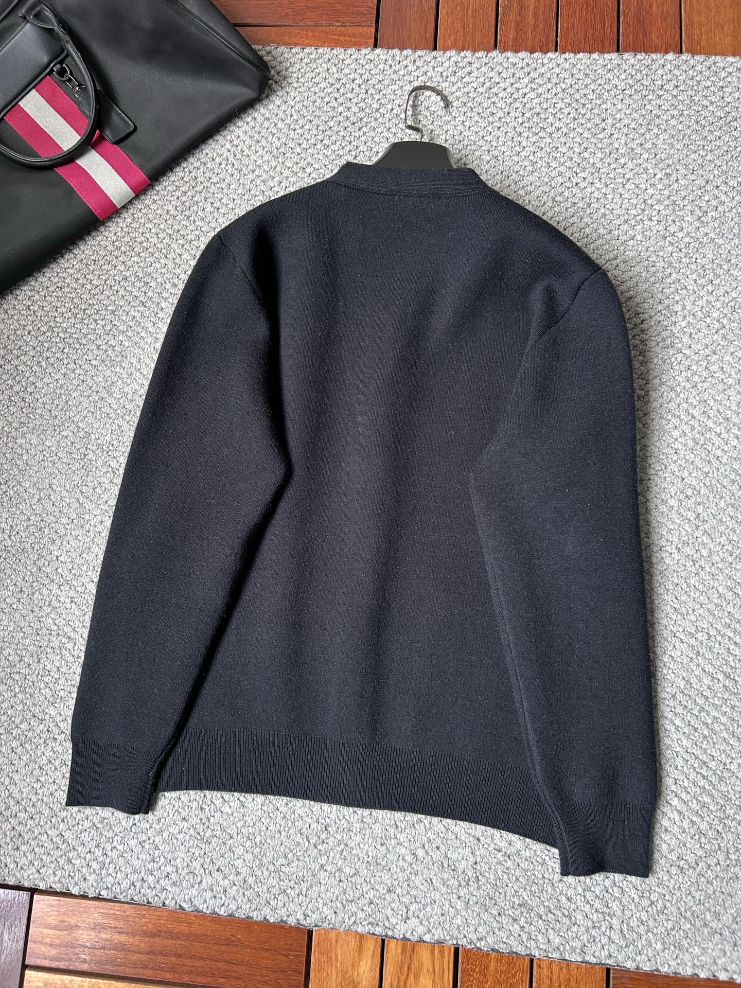 古‘’2025秋冬男士开衫外套 整衣定制定染含羊毛棉纱线，手感柔软质地亲肤，精细针织，上等品质大厂生产，