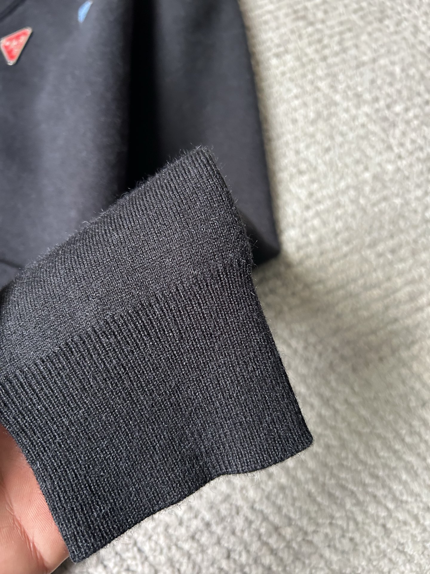 古‘’2025秋冬男士开衫外套 整衣定制定染含羊毛棉纱线，手感柔软质地亲肤，精细针织，上等品质大厂生产，