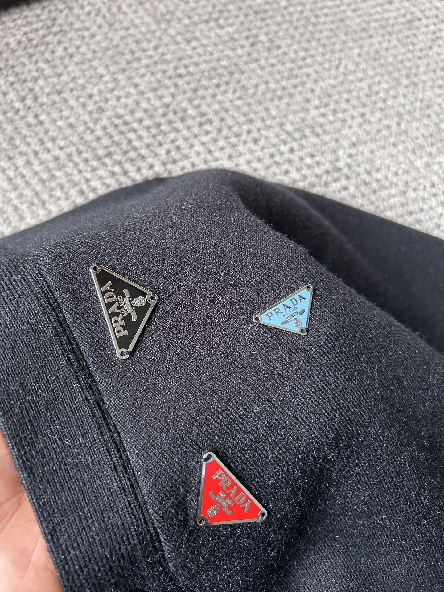 古‘’2025秋冬男士开衫外套 整衣定制定染含羊毛棉纱线，手感柔软质地亲肤，精细针织，上等品质大厂生产，