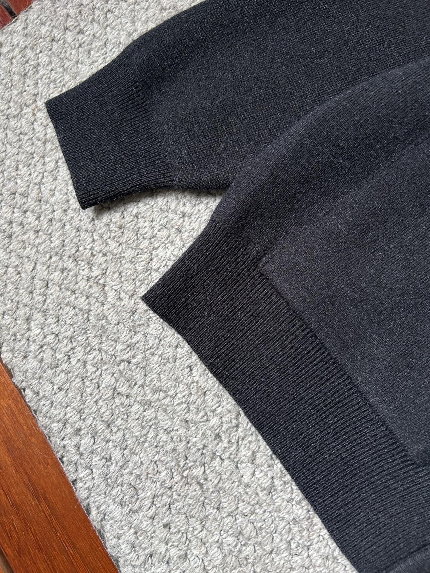 古‘’2025秋冬男士开衫外套 整衣定制定染含羊毛棉纱线，手感柔软质地亲肤，精细针织，上等品质大厂生产，