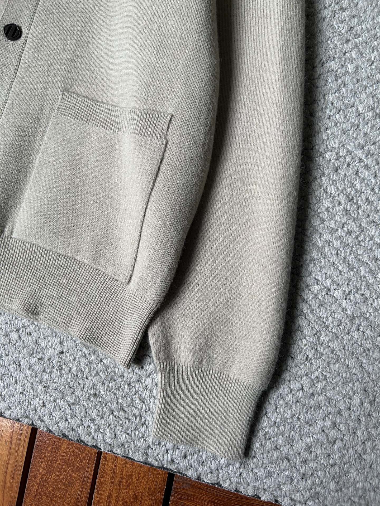 杰尼‘’2025秋冬男士开衫外套 整衣定制定染含羊毛棉纱线，手感柔软质地亲肤，精细针织，上等品质大厂生产