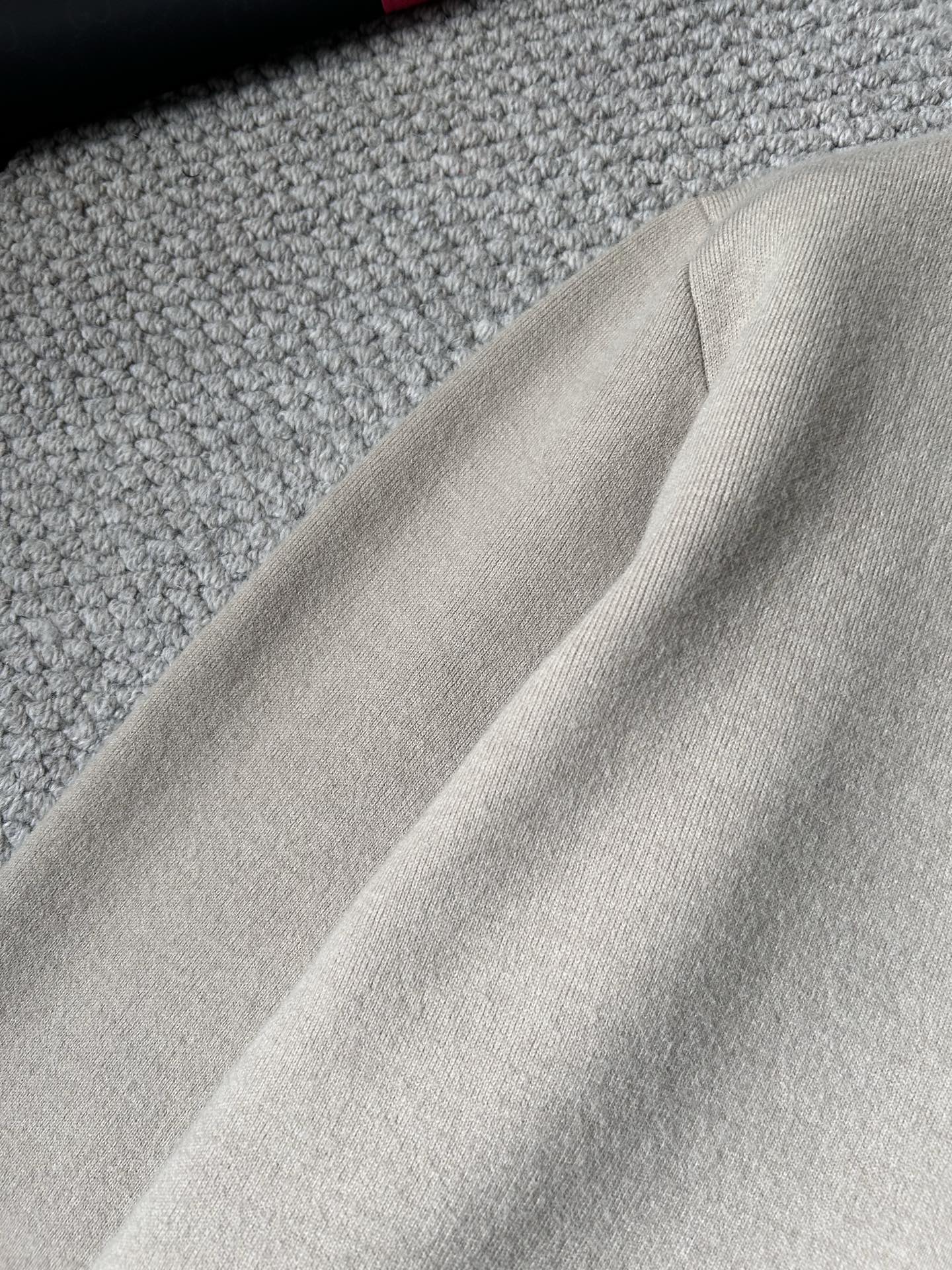 杰尼‘’2025秋冬男士开衫外套 整衣定制定染含羊毛棉纱线，手感柔软质地亲肤，精细针织，上等品质大厂生产