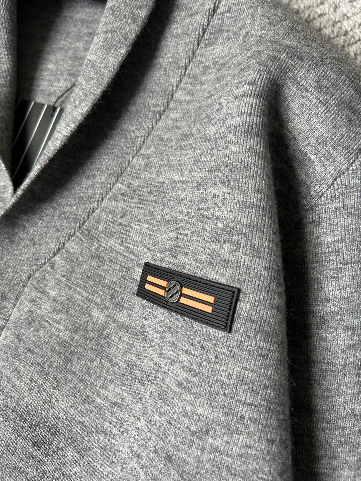 杰尼‘’2025秋冬男士开衫外套 整衣定制定染含羊毛棉纱线，手感柔软质地亲肤，精细针织，上等品质大厂生产