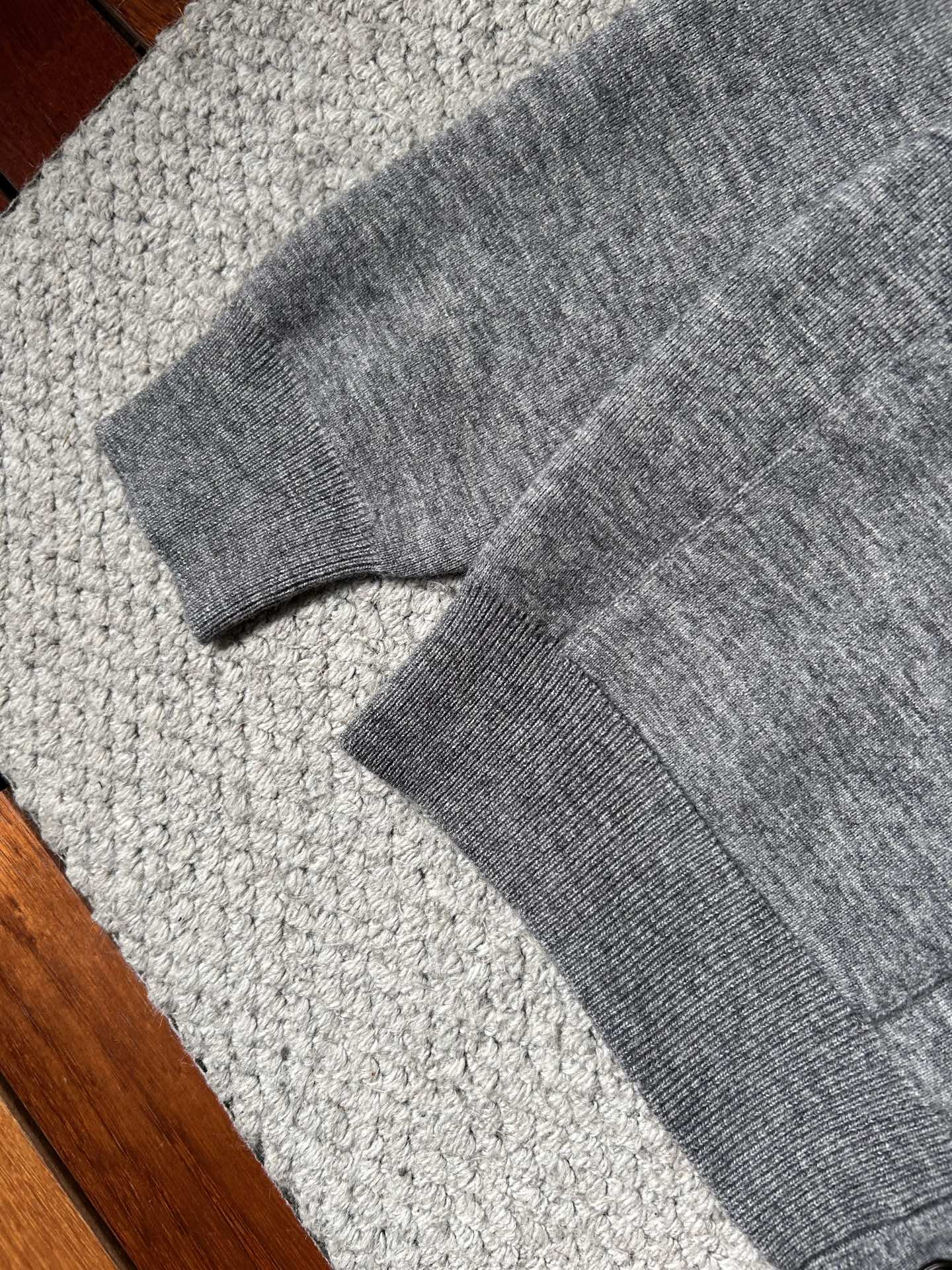 杰尼‘’2025秋冬男士开衫外套 整衣定制定染含羊毛棉纱线，手感柔软质地亲肤，精细针织，上等品质大厂生产