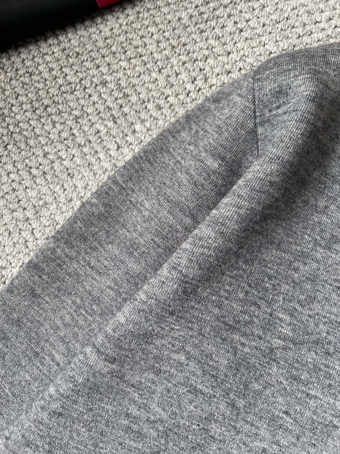 杰尼‘’2025秋冬男士开衫外套 整衣定制定染含羊毛棉纱线，手感柔软质地亲肤，精细针织，上等品质大厂生产