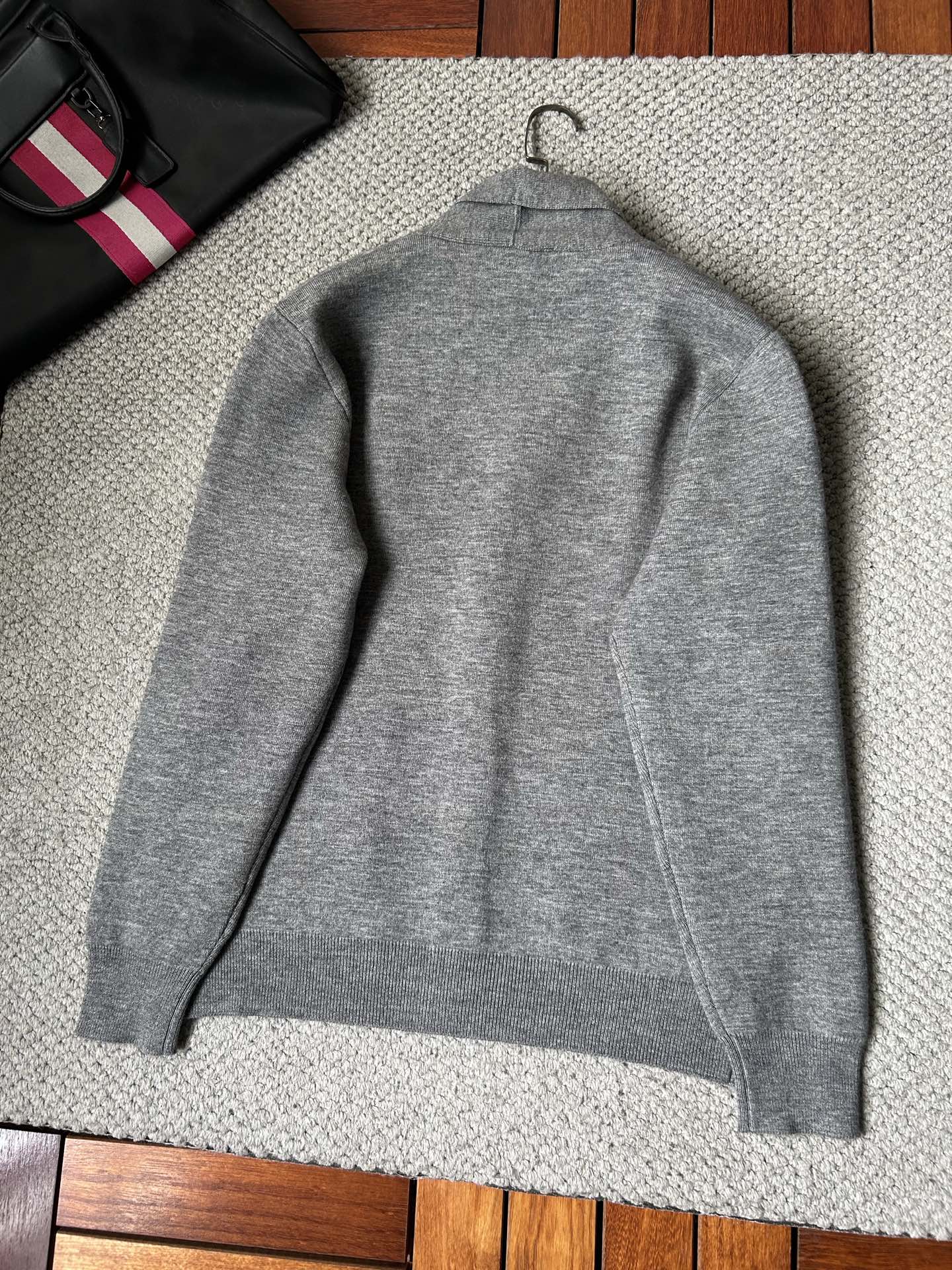 杰尼‘’2025秋冬男士开衫外套 整衣定制定染含羊毛棉纱线，手感柔软质地亲肤，精细针织，上等品质大厂生产