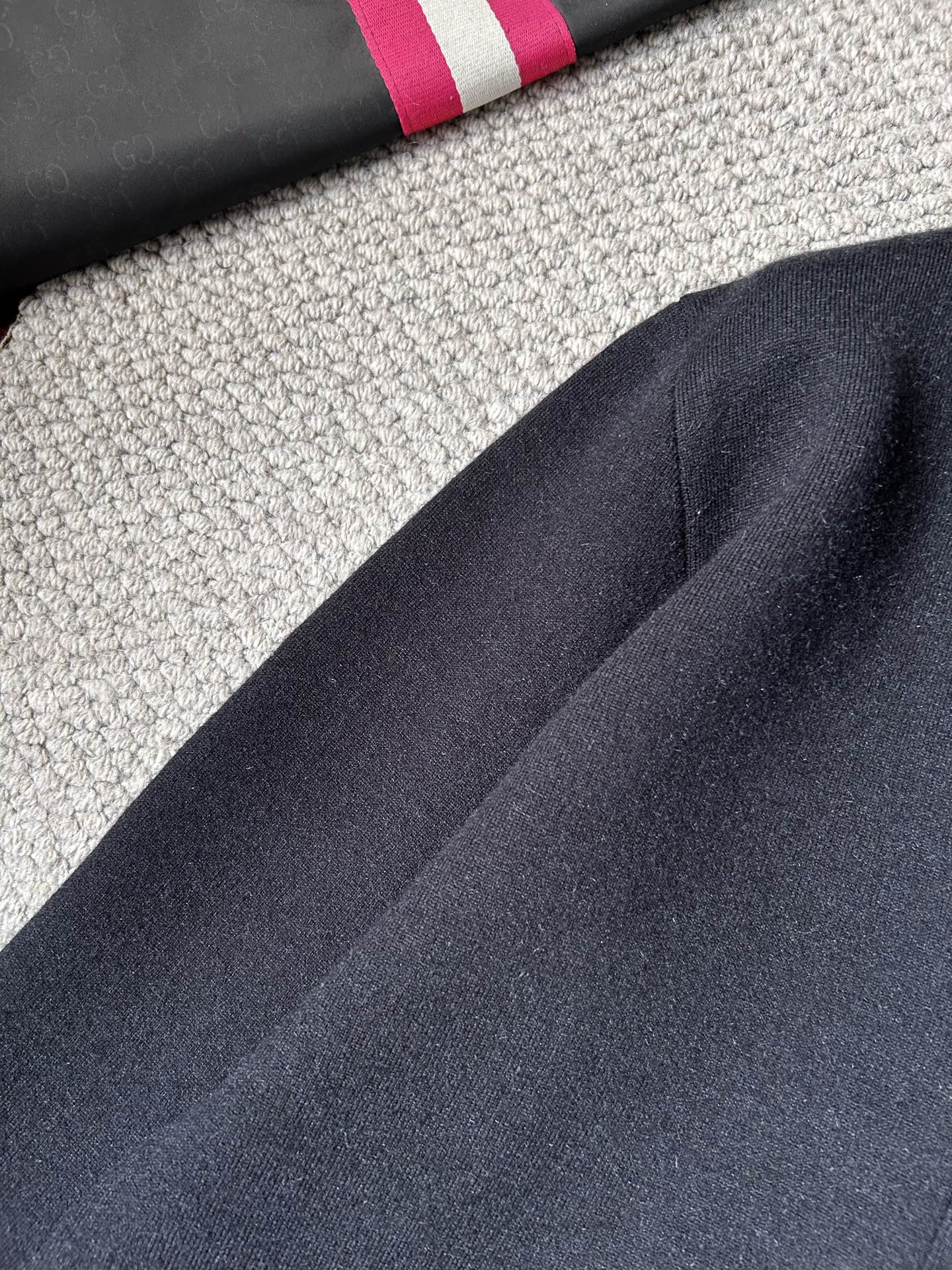 杰尼‘’2025秋冬男士开衫外套 整衣定制定染含羊毛棉纱线，手感柔软质地亲肤，精细针织，上等品质大厂生产