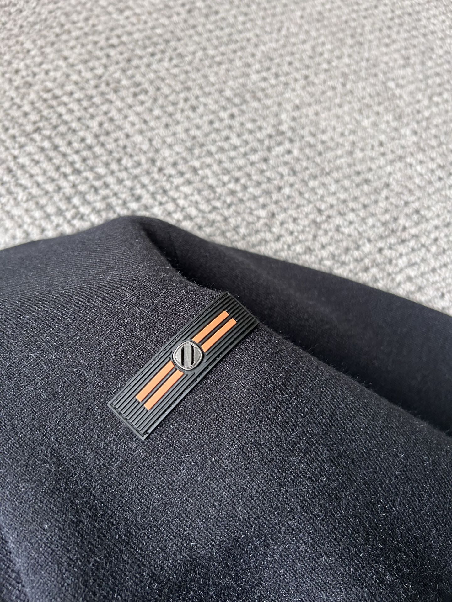 杰尼‘’2025秋冬男士开衫外套 整衣定制定染含羊毛棉纱线，手感柔软质地亲肤，精细针织，上等品质大厂生产