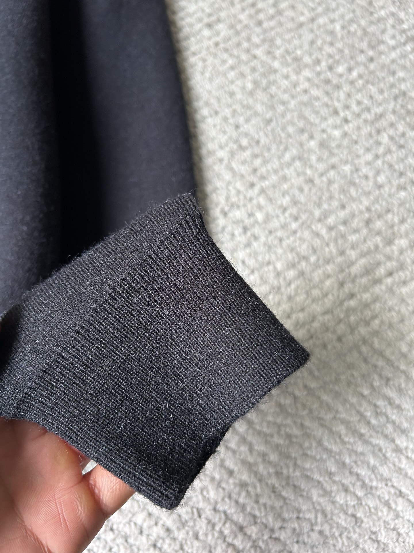 杰尼‘’2025秋冬男士开衫外套 整衣定制定染含羊毛棉纱线，手感柔软质地亲肤，精细针织，上等品质大厂生产