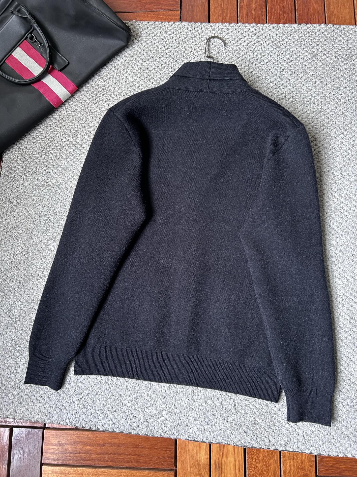 杰尼‘’2025秋冬男士开衫外套 整衣定制定染含羊毛棉纱线，手感柔软质地亲肤，精细针织，上等品质大厂生产