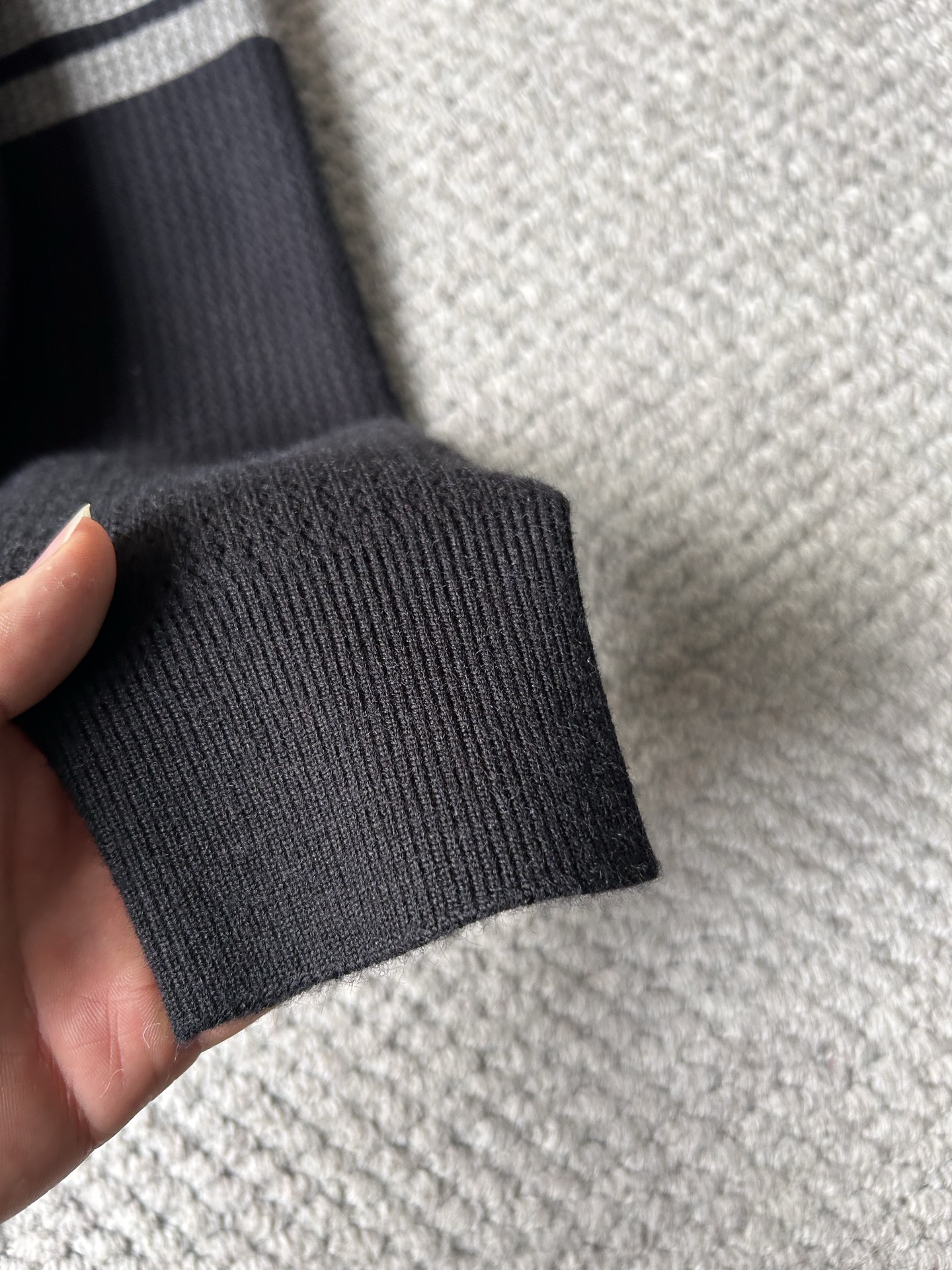 蒙‘’2025秋冬男士开衫外套 整衣定制定染含羊毛棉纱线，手感柔软质地亲肤，精细针织，上等品质大厂生产，