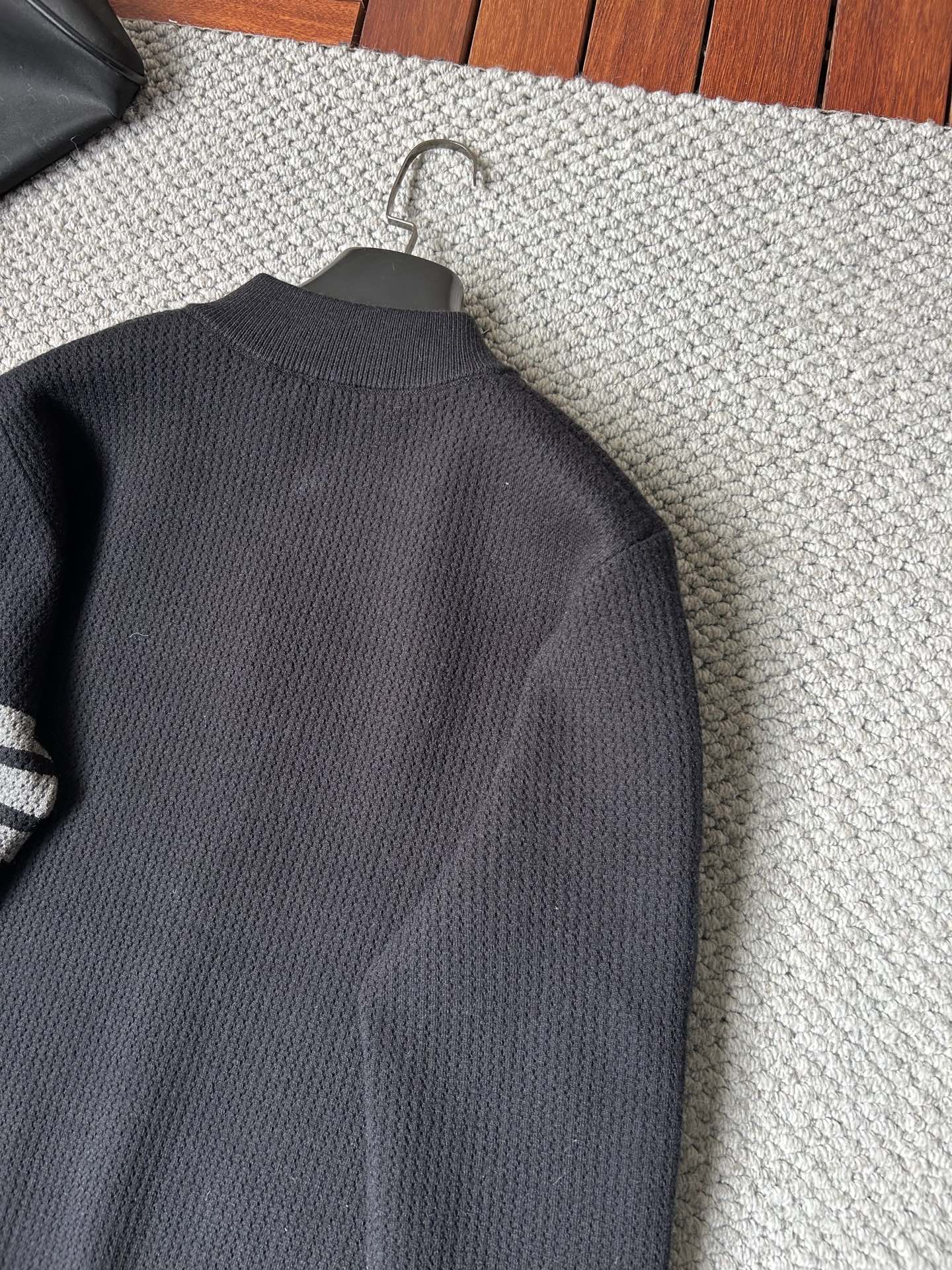 蒙‘’2025秋冬男士开衫外套 整衣定制定染含羊毛棉纱线，手感柔软质地亲肤，精细针织，上等品质大厂生产，