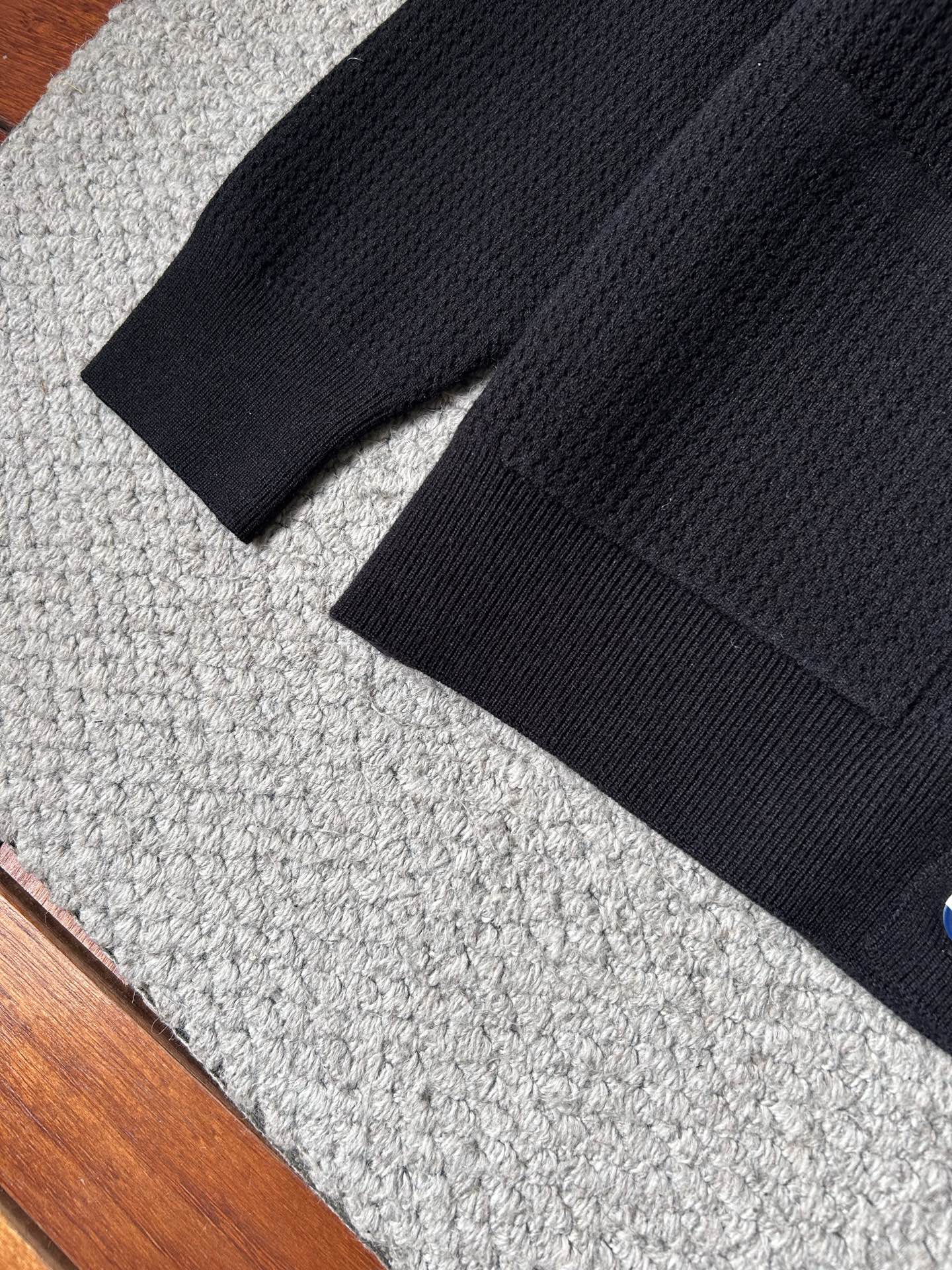 蒙‘’2025秋冬男士开衫外套 整衣定制定染含羊毛棉纱线，手感柔软质地亲肤，精细针织，上等品质大厂生产，