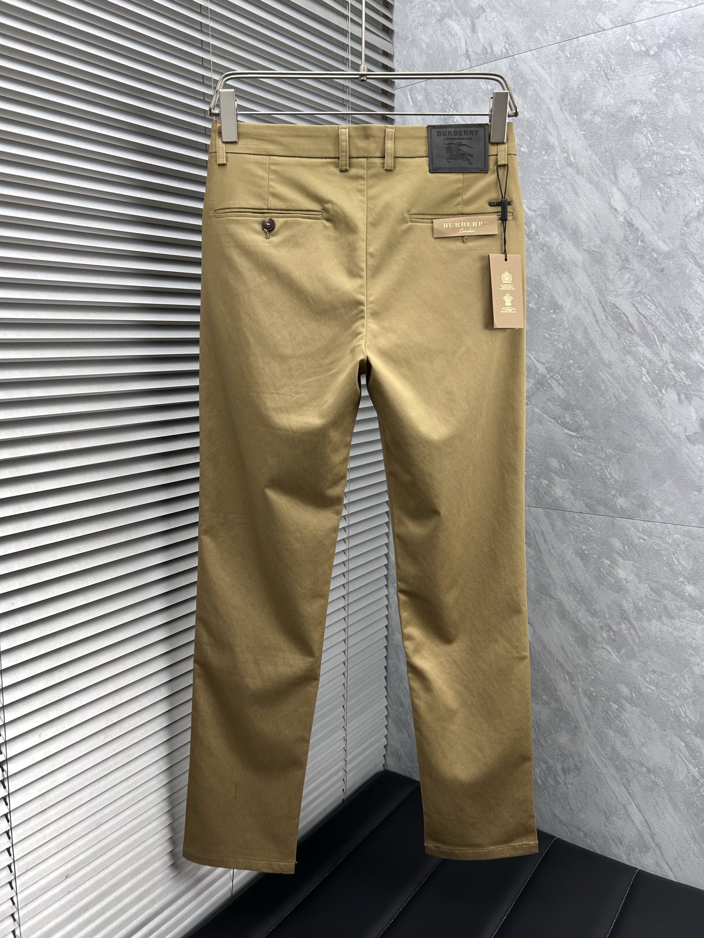 巴宝‘’休闲裤 西裤2025SS秋冬新款 高级定制裤子专用面料 定制原版五金 重工工艺打造 车工走线精细