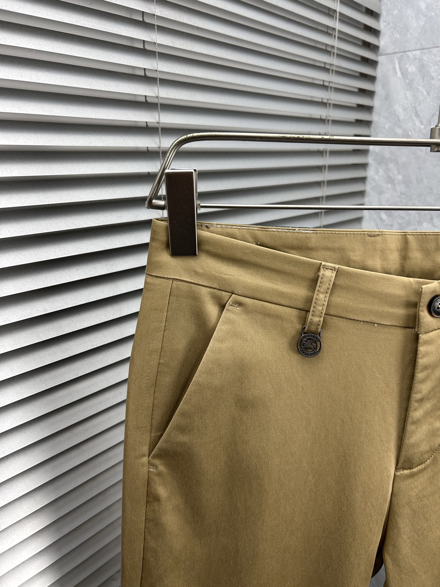 巴宝‘’休闲裤 西裤2025SS秋冬新款 高级定制裤子专用面料 定制原版五金 重工工艺打造 车工走线精细