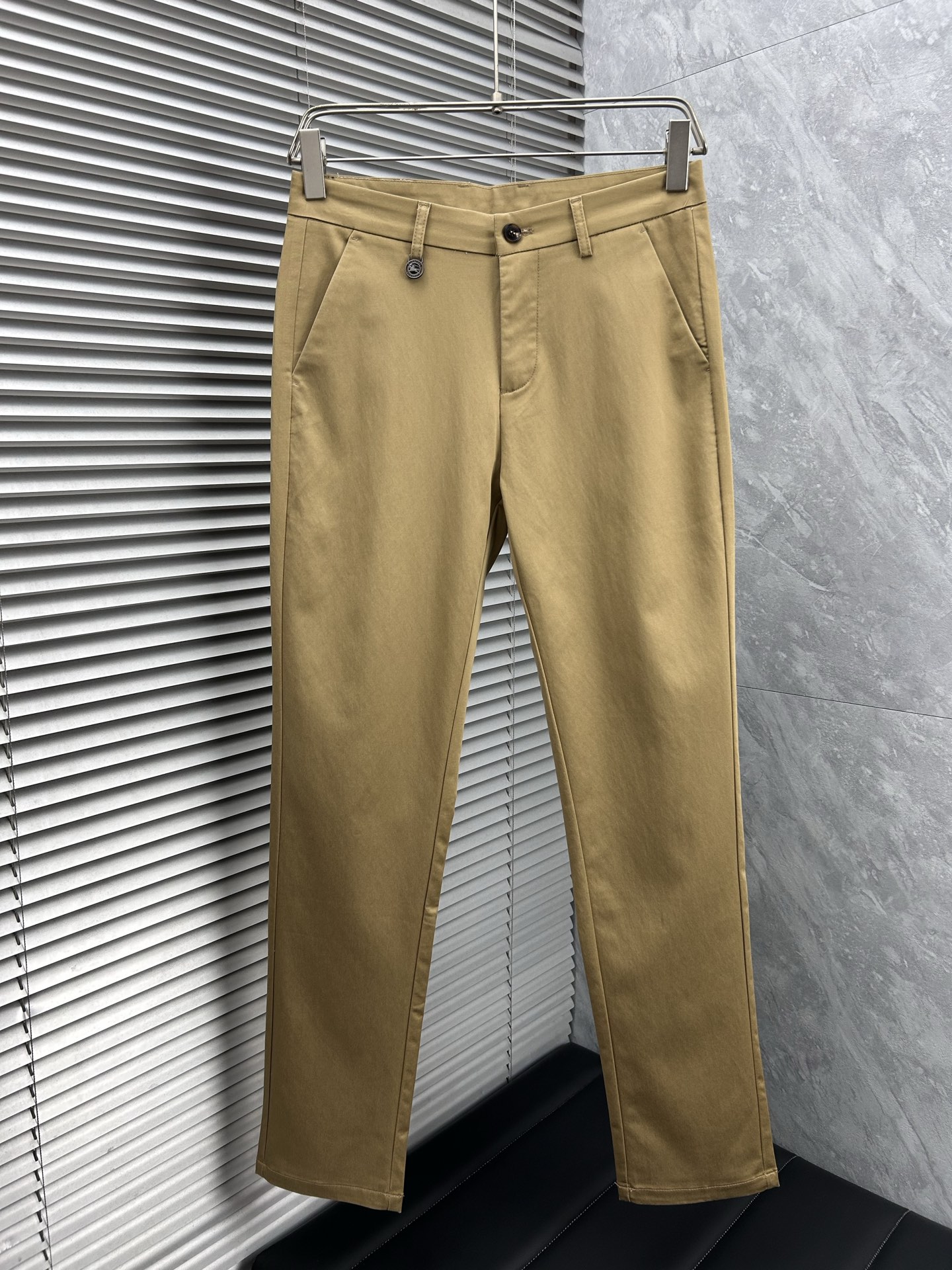 巴宝‘’休闲裤 西裤2025SS秋冬新款 高级定制裤子专用面料 定制原版五金 重工工艺打造 车工走线精细