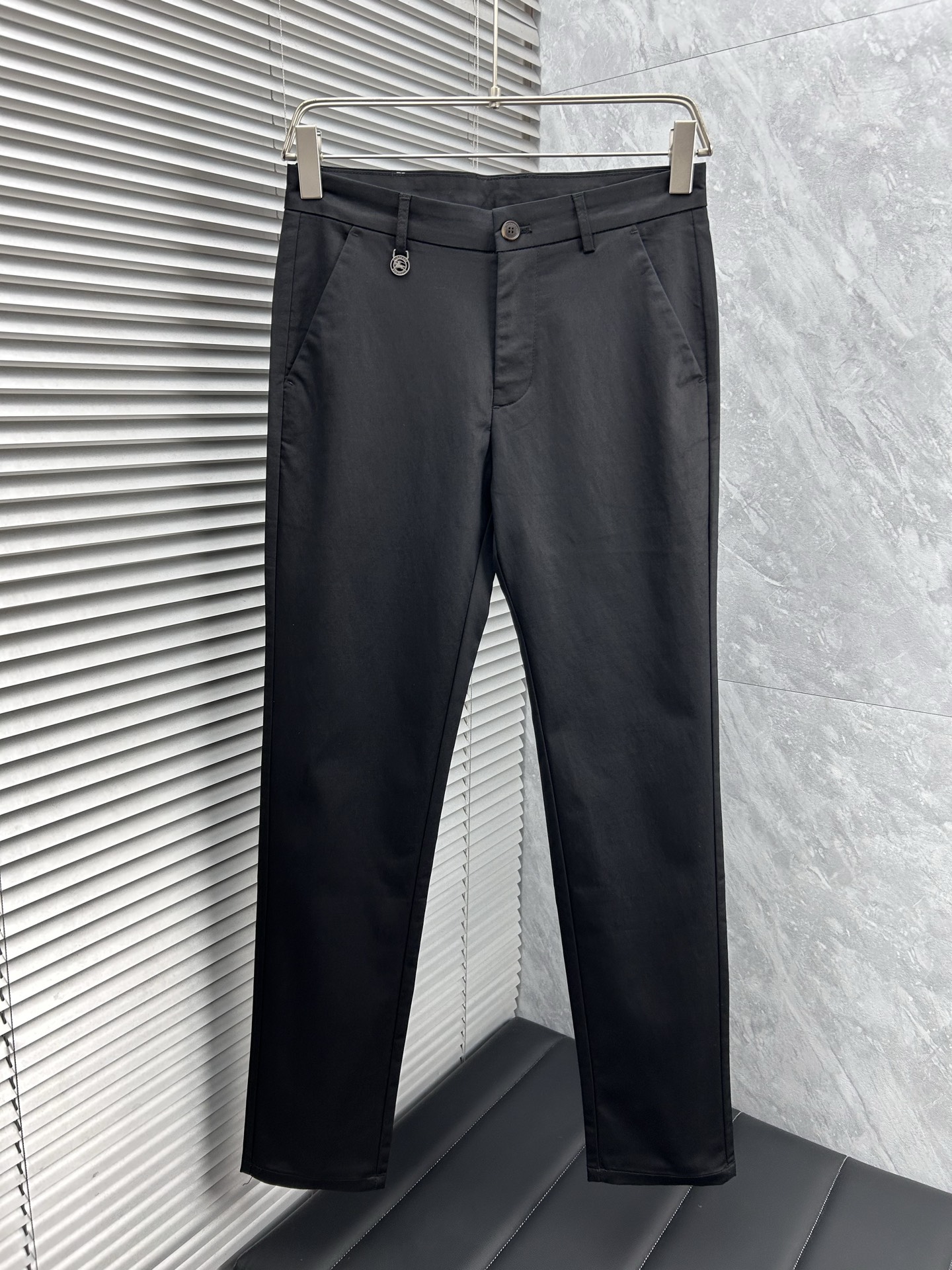 巴宝‘’休闲裤 西裤2025SS秋冬新款 高级定制裤子专用面料 定制原版五金 重工工艺打造 车工走线精细