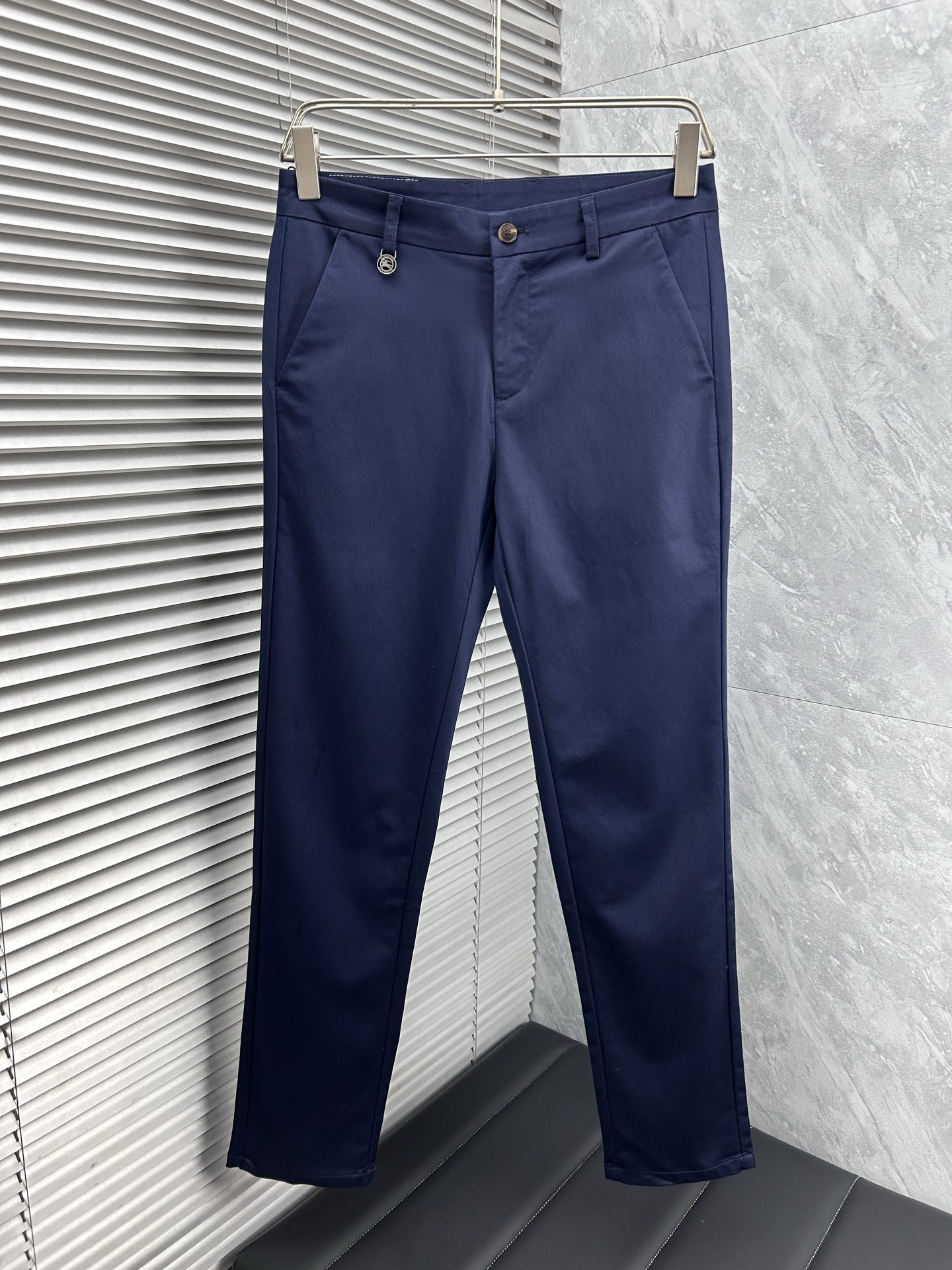 巴宝‘’休闲裤 西裤2025SS秋冬新款 高级定制裤子专用面料 定制原版五金 重工工艺打造 车工走线精细