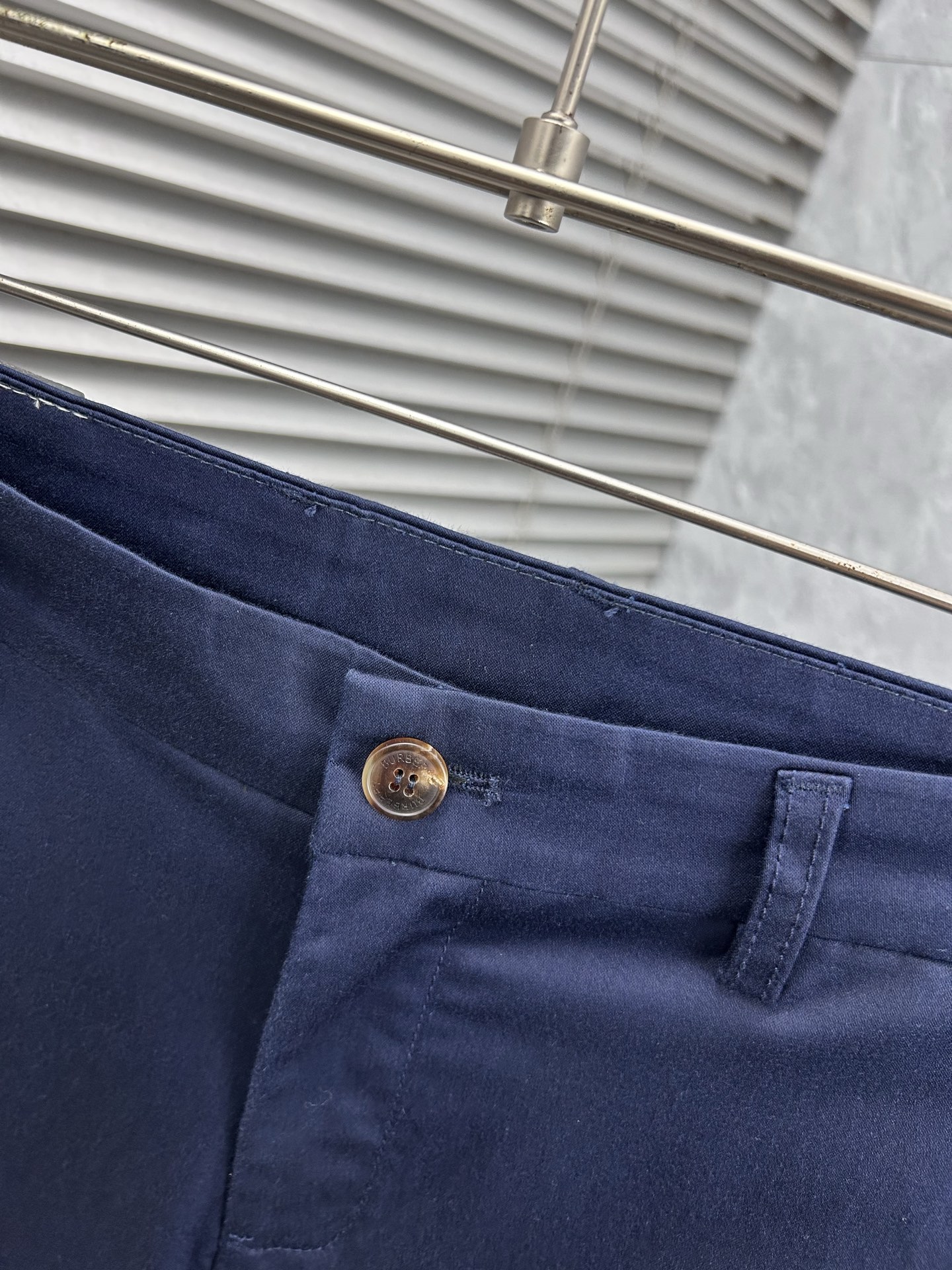 巴宝‘’休闲裤 西裤2025SS秋冬新款 高级定制裤子专用面料 定制原版五金 重工工艺打造 车工走线精细