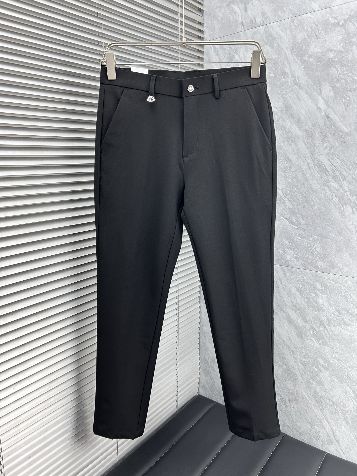 蒙‘’休闲裤 西裤2025SS秋冬新款 高级定制裤子专用面料 定制原版五金 重工工艺打造 车工走线精细 