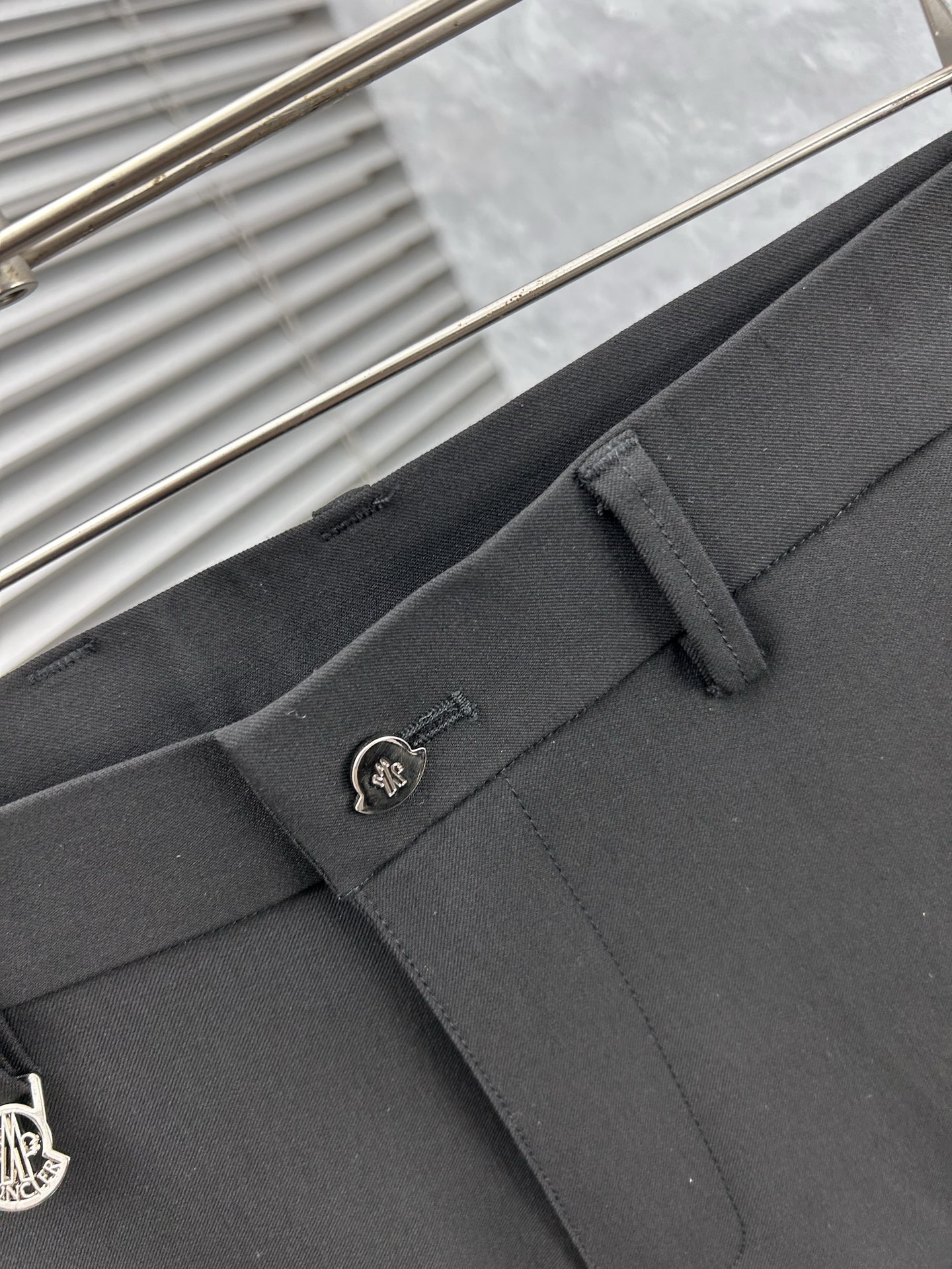 蒙‘’休闲裤 西裤2025SS秋冬新款 高级定制裤子专用面料 定制原版五金 重工工艺打造 车工走线精细 